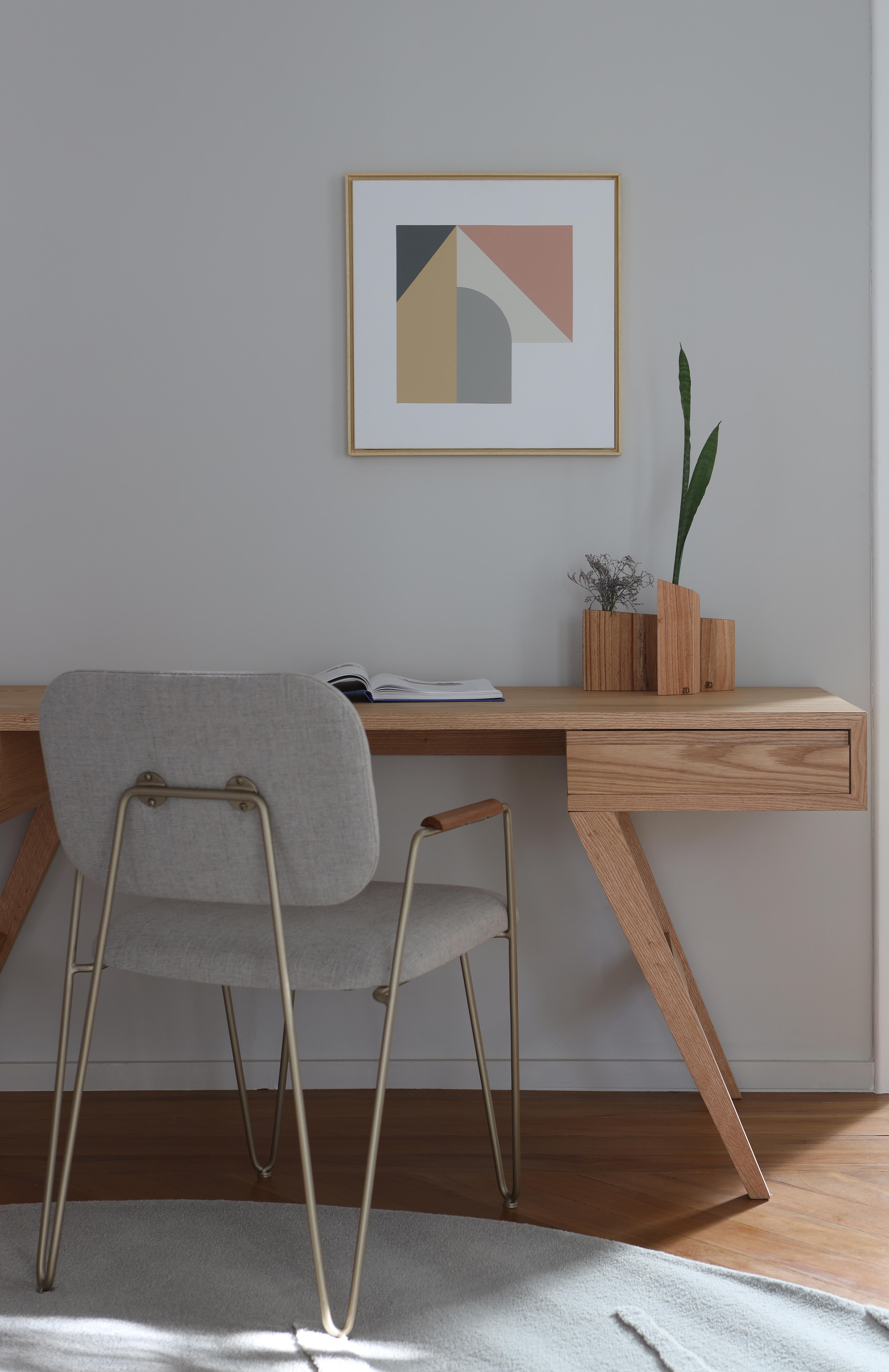 Chaise minimalisteBruna avec bras en acier peint et velours tissé à la main en vente 5