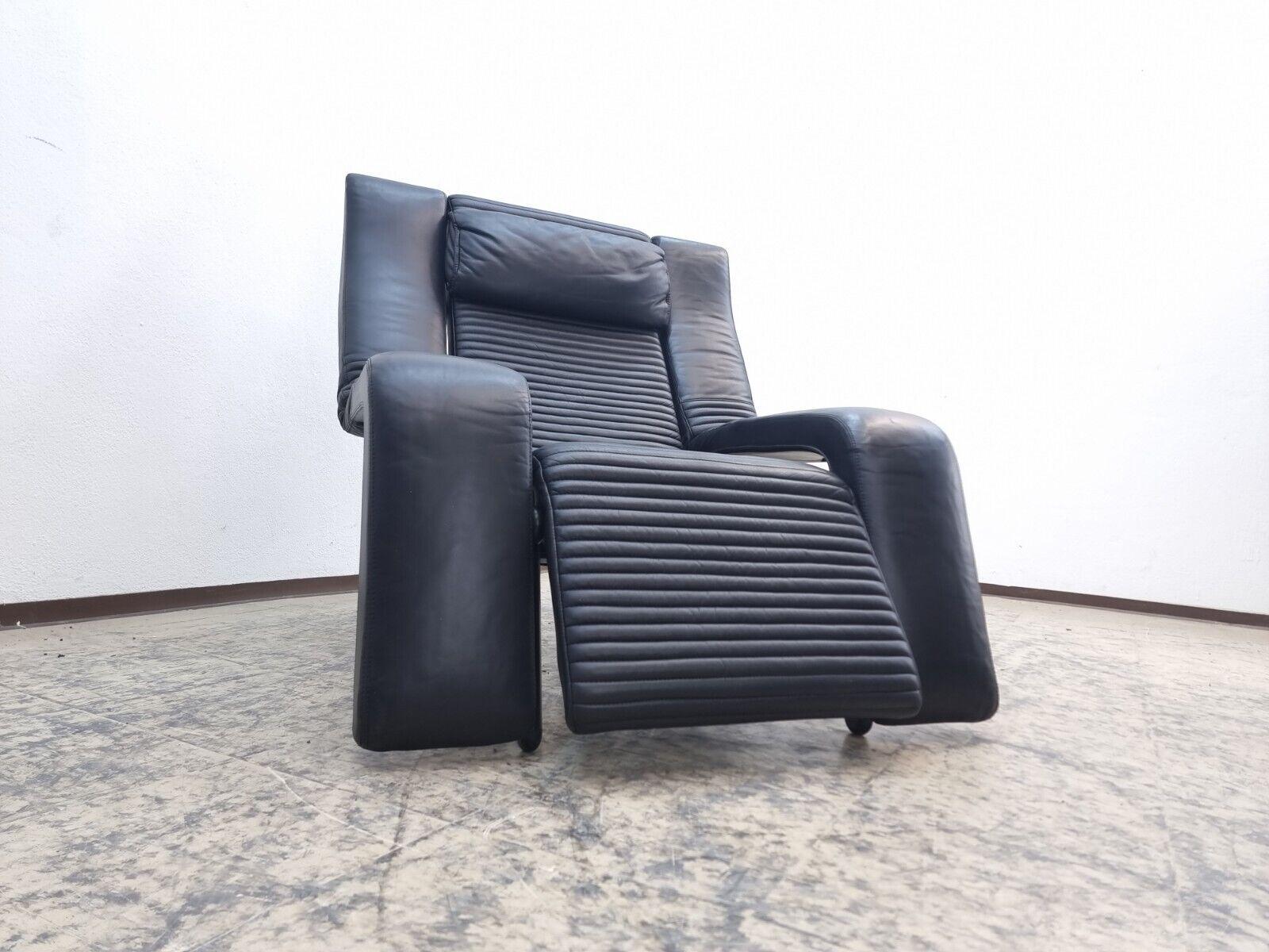 Lounge Echtleder Sessel Modell Kilkis von Tittina Ammannati & Vitelli Giampiero für Brunati, aus dem Jahr 1985.

Lit. Repertorio 1980 - 2000 Seite 349. Du Pont International Design Award für Polstermöbel 1986.



Verstellbare Konstruktion aus