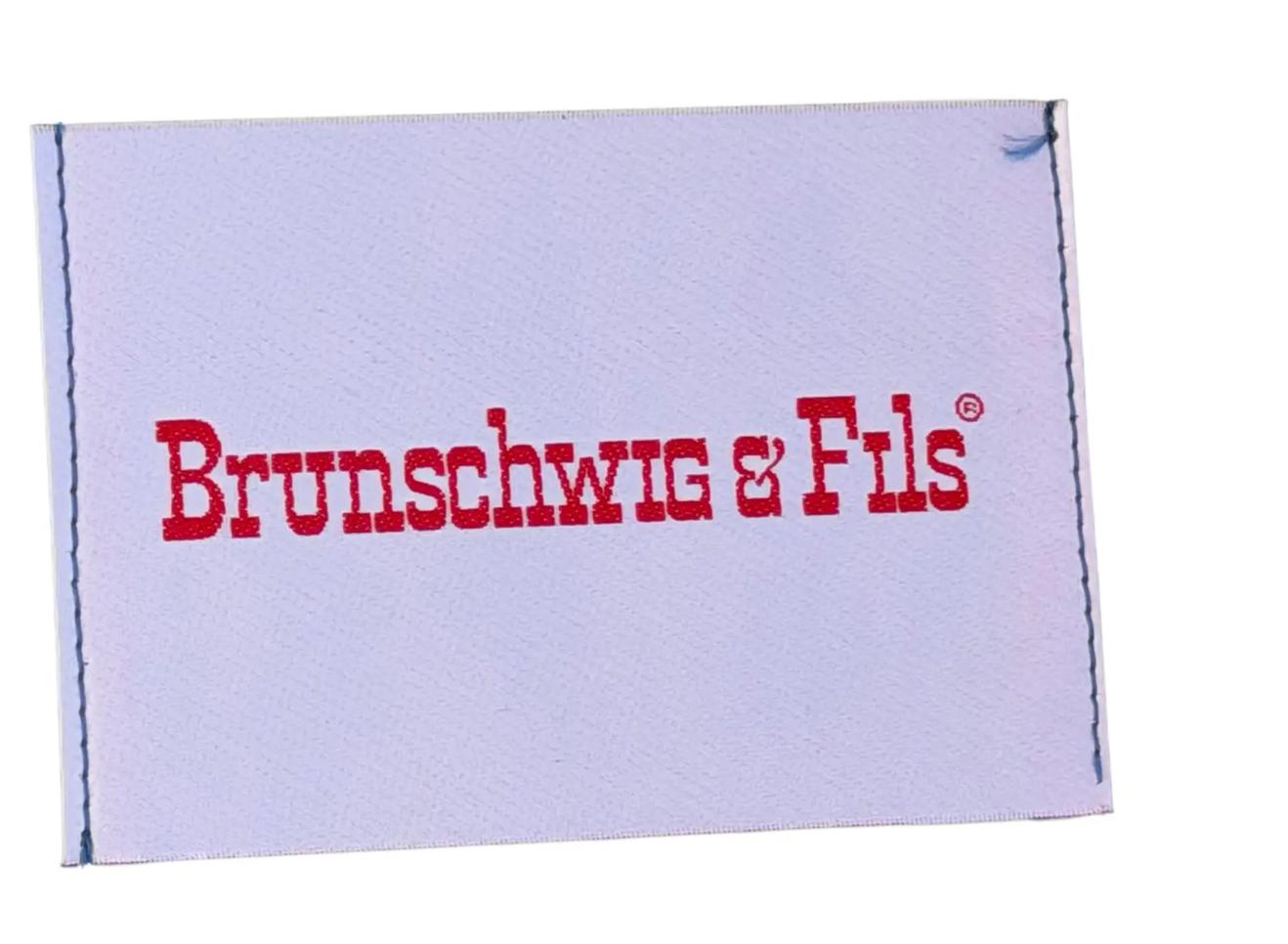 Fauteuil club entièrement capitonné en damas jaune de Brunchwig & Fils - 1 de 2 Bon état - En vente à LOS ANGELES, CA