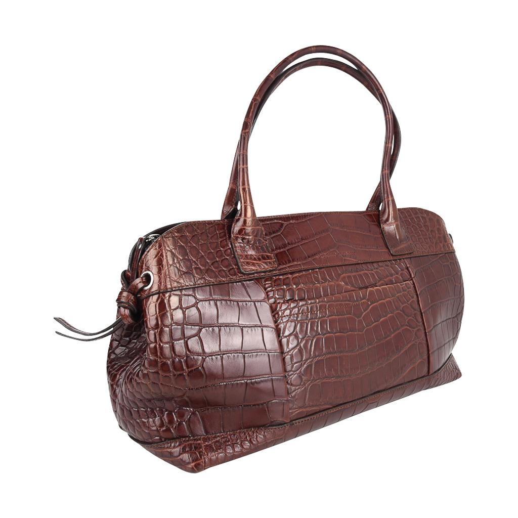 Mightychic offers a Brunello Cucinelli soft crocodile brown tote with exterior embossed logo.
Hidden top zip with exterior slot pocket.
Outer 'hidden' pocket - snap closure.
Knotted ties on each end.
Interior is lined in grey cashmere with sewn in