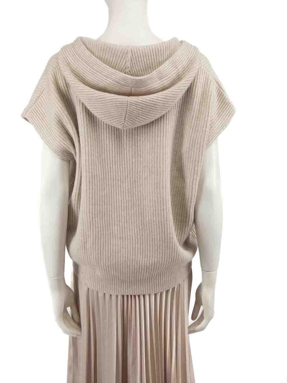 Brunello Cucinelli Beige Beaded Button Hooded Vest Size XS In Good Condition For Sale In London, GB