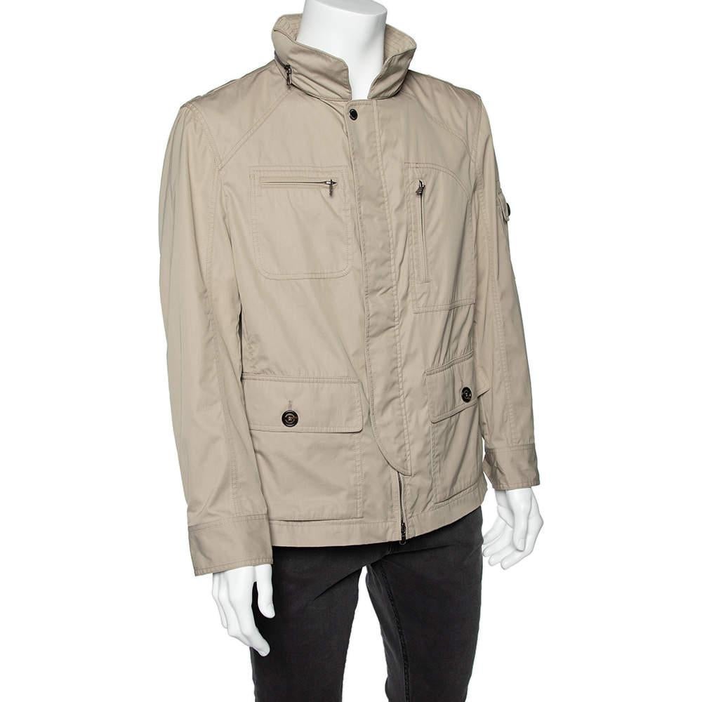 Complete a luxe look by wearing this charming jacket by Brunello Cucinelli. Designed to be a reliable style companion, the men's designer jacket in cotton and nylon is detailed with four pockets, a front zip closure, and a detachable hood.

