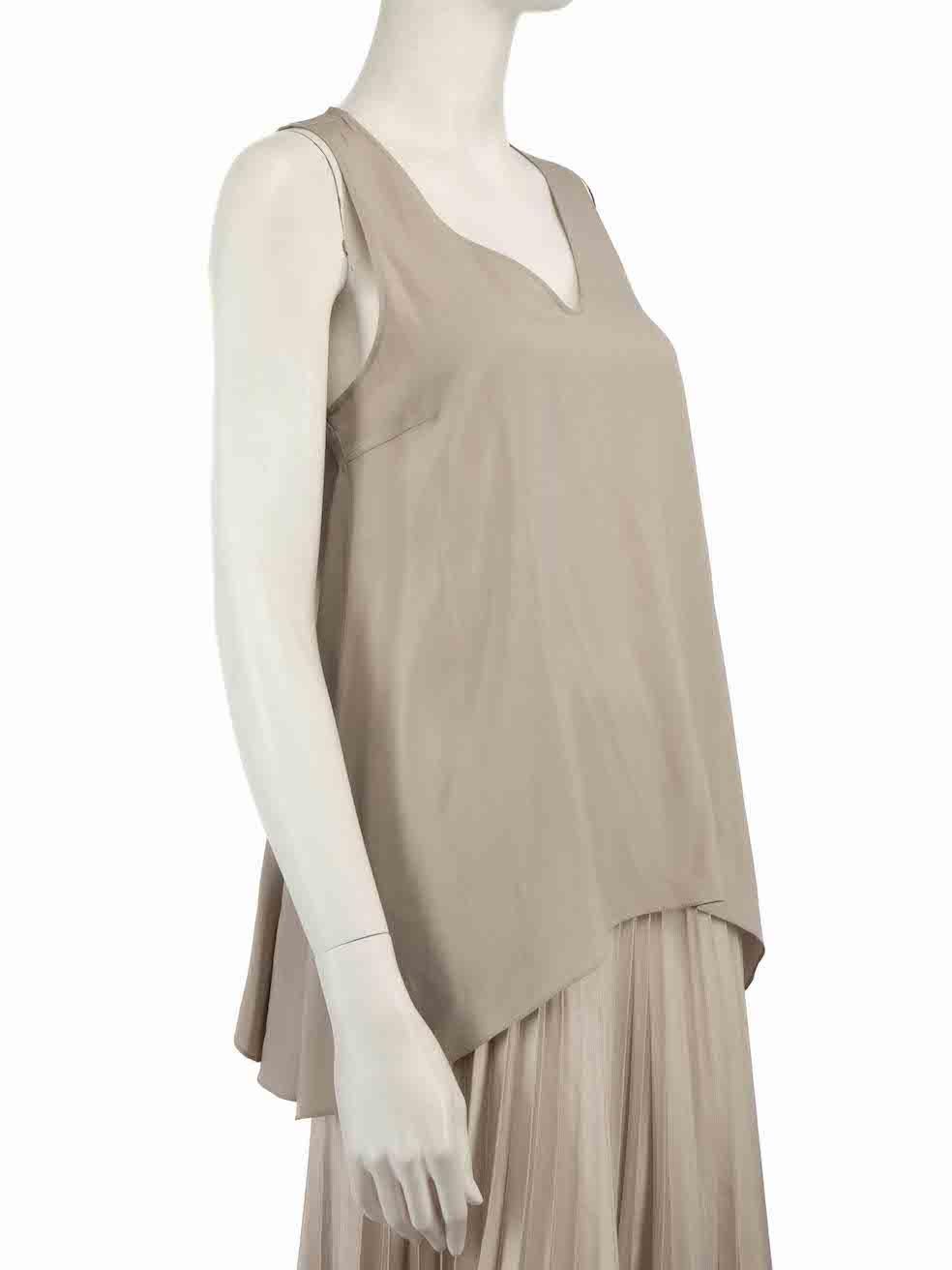 CONDITION is Very good. Minimal wear to top is evident. Minimal wear to the fabric surface with a very small, light discoloured mark found at the centre front on this used Brunello Cucinelli designer resale item.
 
 
 
 Details
 
 
 Beige
 
 Silk
 
