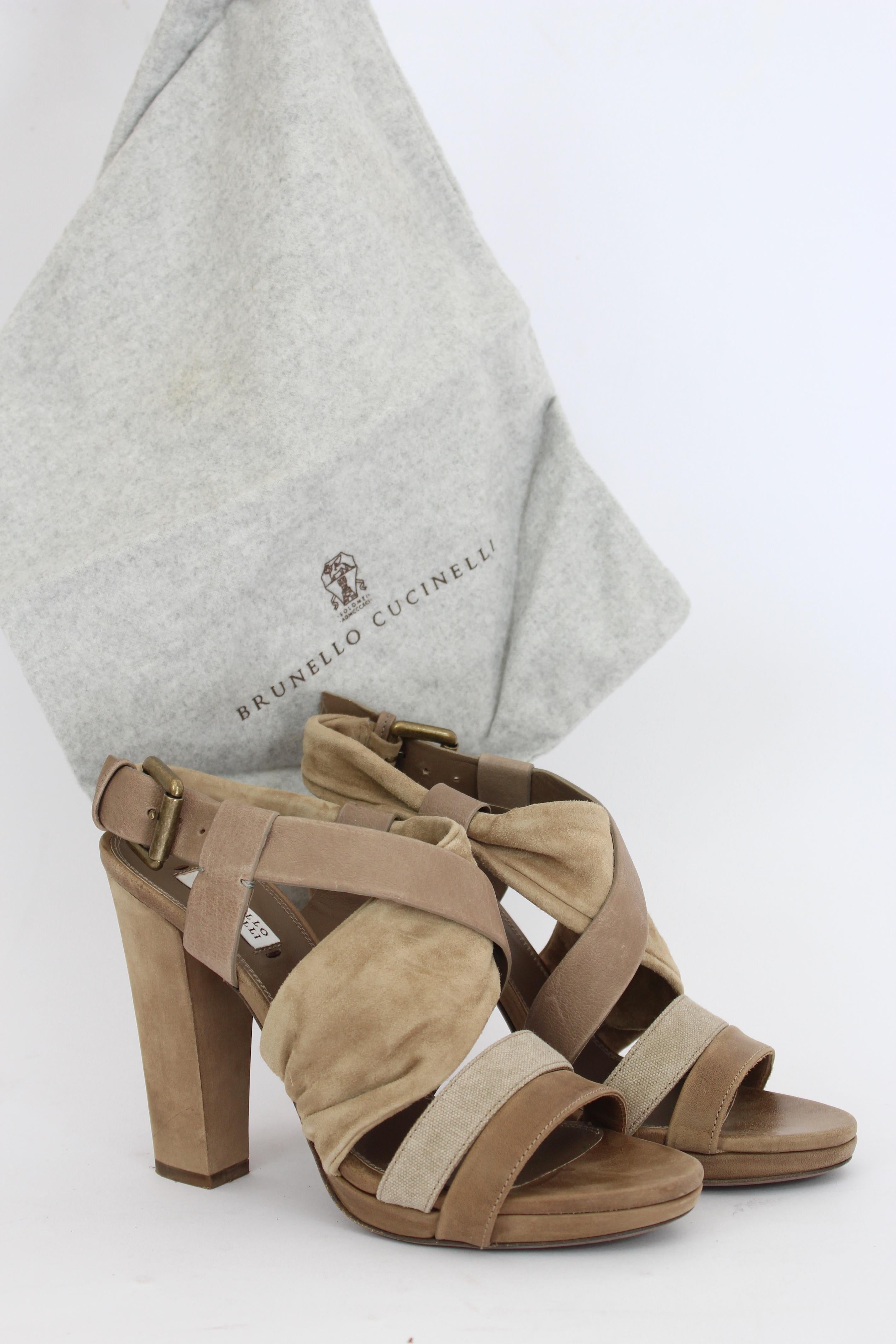 Beige Brunello Cucinelli - Chaussures à talons en cuir et daim beige en vente