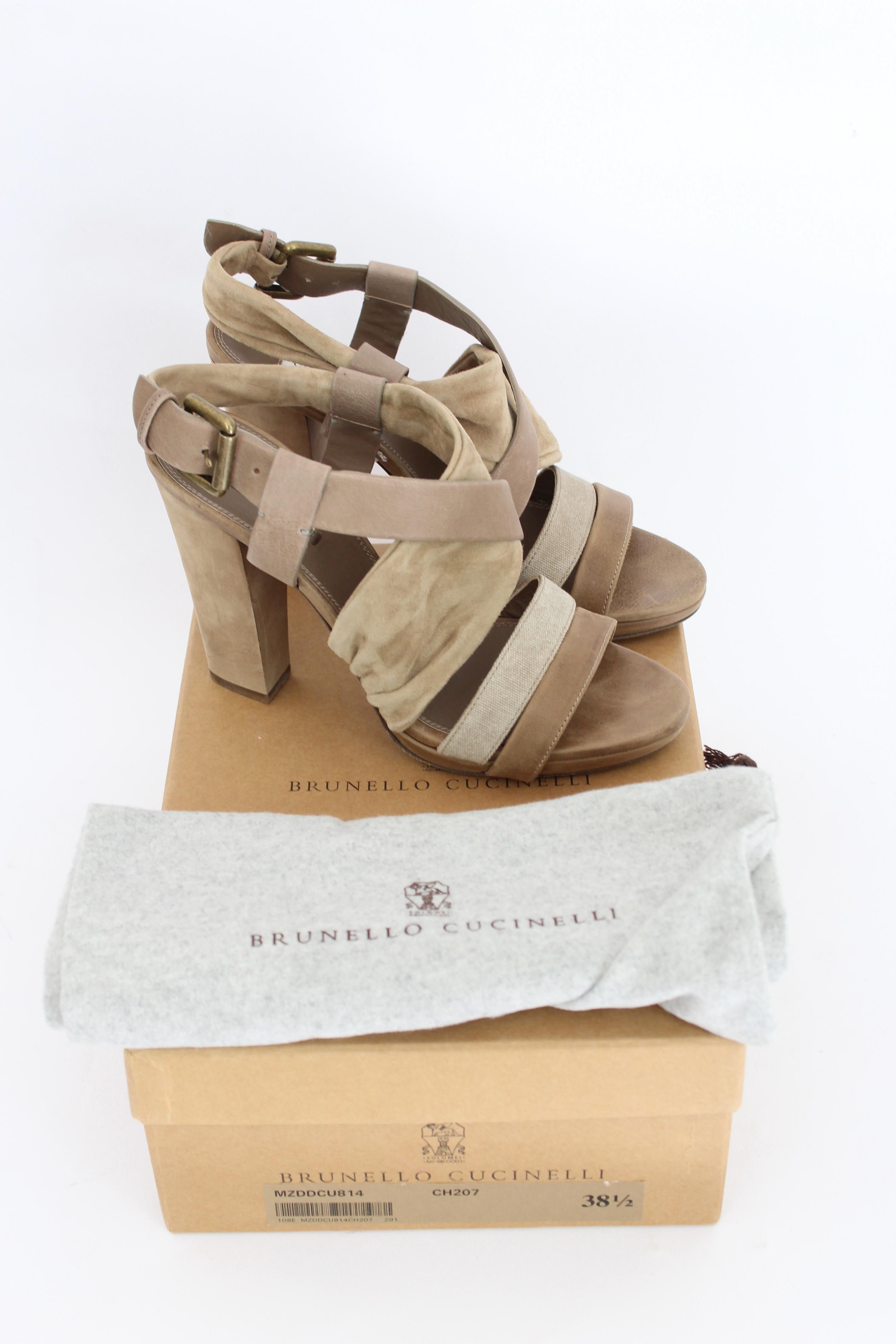 Brunello Cucinelli - Chaussures à talons en cuir et daim beige en vente 4