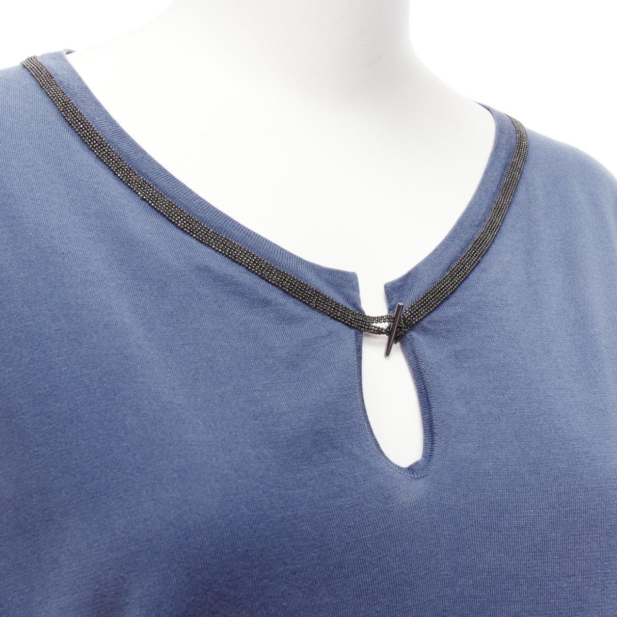 BRUNELLO CUCINELLI - Pull en coton bleu avec boucle perlée et trou de serrure - XXS
Référence : EALU/A00063
Marque : Brunello Cucinelli
Matériau : Coton
Couleur : bleu, argent
Motif : Solide
Fermeture : Pull-over
Fabriqué en : Italie

CONDITION