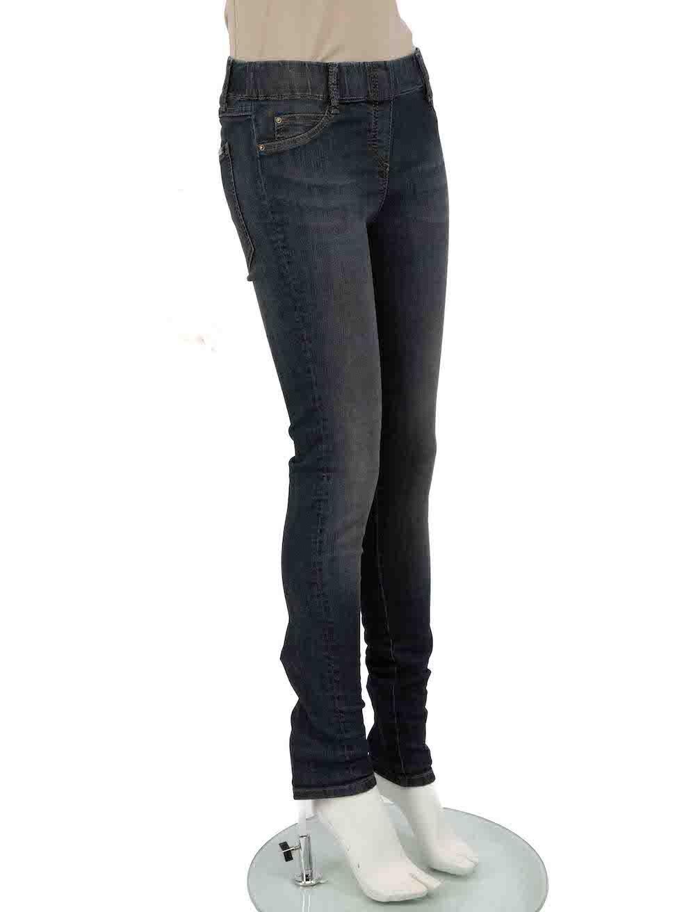 CONDITION ist nie getragen, mit Tags. Keine sichtbaren Abnutzungserscheinungen an der Hose sind bei diesem neuen Brunello Cucinelli Designer-Wiederverkaufsartikel zu erkennen.
 
 
 
 Einzelheiten
 
 
 Blau
 
 Baumwolle-Elastan
 
 Skinny-Jeans
 
