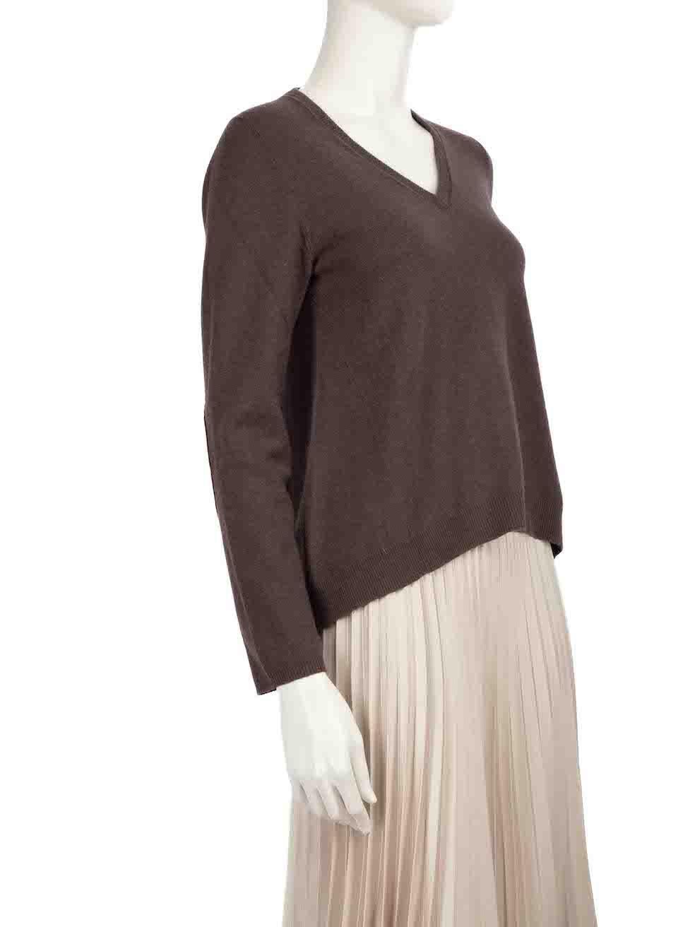 CONDITION is Never worn. No visible wear to jumper is evident on this new Brunello Cucinelli designer resale item.
 
 
 
 Details
 
 
 Brown
 
 Cashmere
 
 Knit jumper
 
 V-neck
 
 Long sleeves
 
 Brown suede elbow patches
 
 
 
 
 
 Made in Italy

