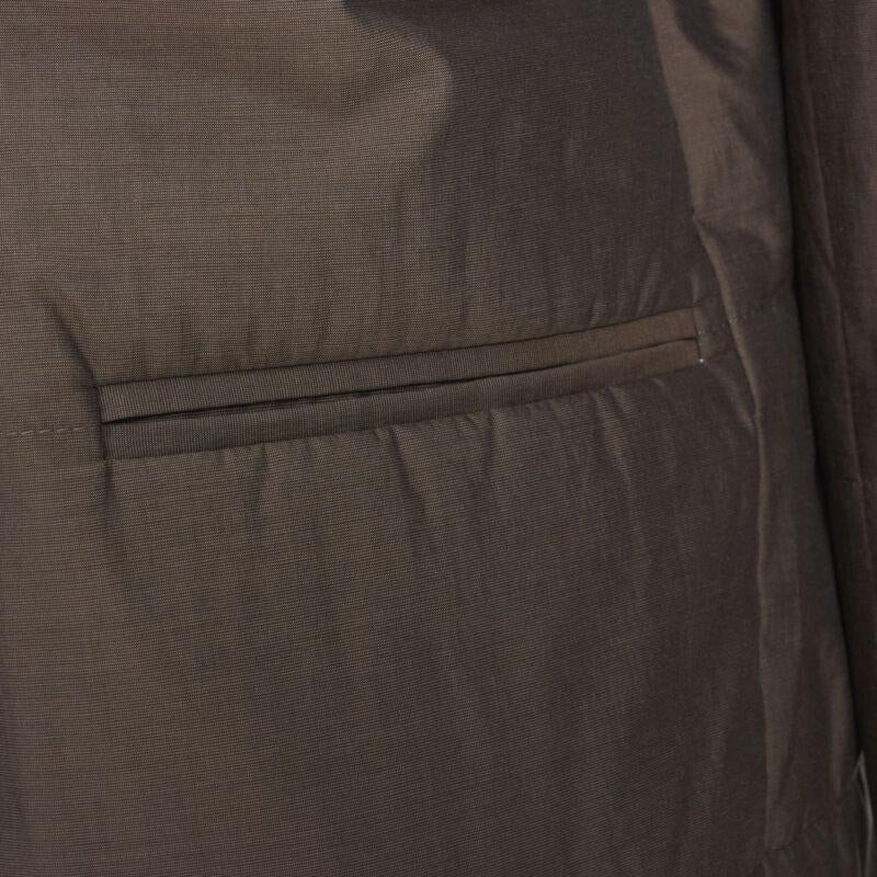Brunello Cucinelli marrone in cotone misto seta con cintura e polsino imbottito IT42 M in vendita 6