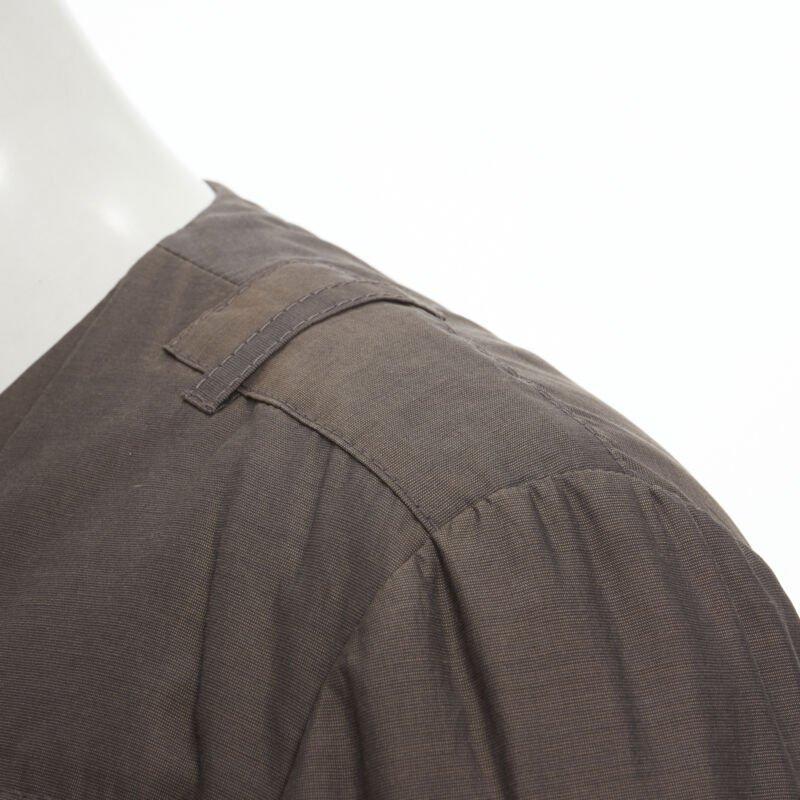 Brunello Cucinelli marrone in cotone misto seta con cintura e polsino imbottito IT42 M in vendita 3
