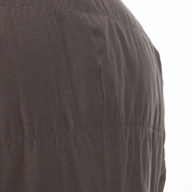 Brunello Cucinelli marrone in cotone misto seta con cintura e polsino imbottito IT42 M in vendita 4