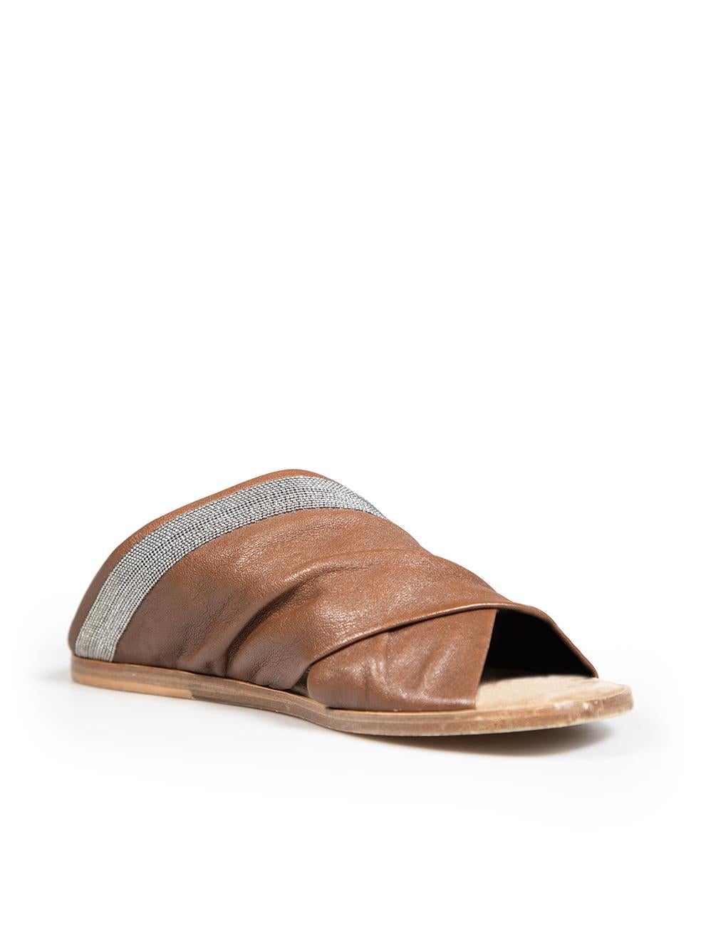 L'ÉTAT est bon. L'usure générale des chaussures est évidente. Signes d'usure modérés sur les semelles intérieures avec décoloration et abrasions. La pointure est manquante sur la chaussure de cet article de revente Brunello Cucinelli designer