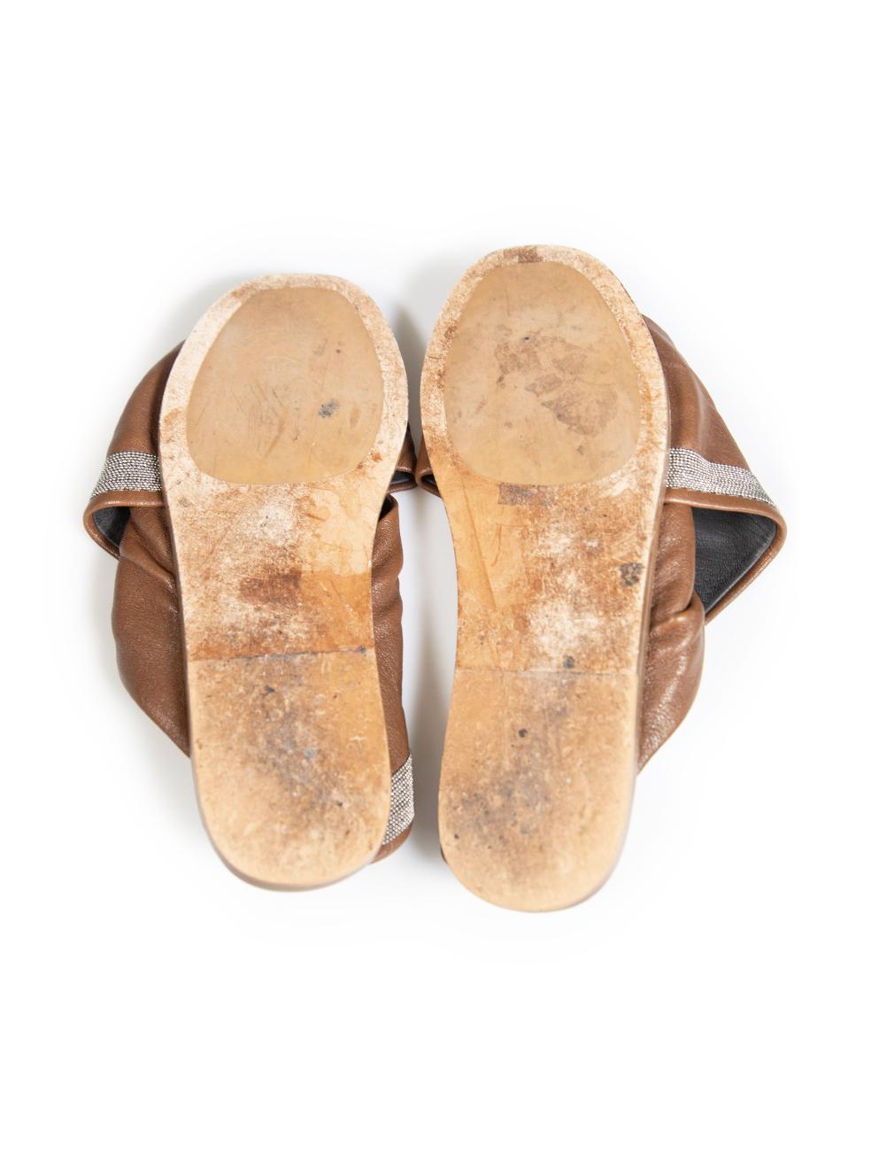 Brunello Cucinelli Slides en cuir marron avec perles Taille IT 40 Bon état - En vente à London, GB