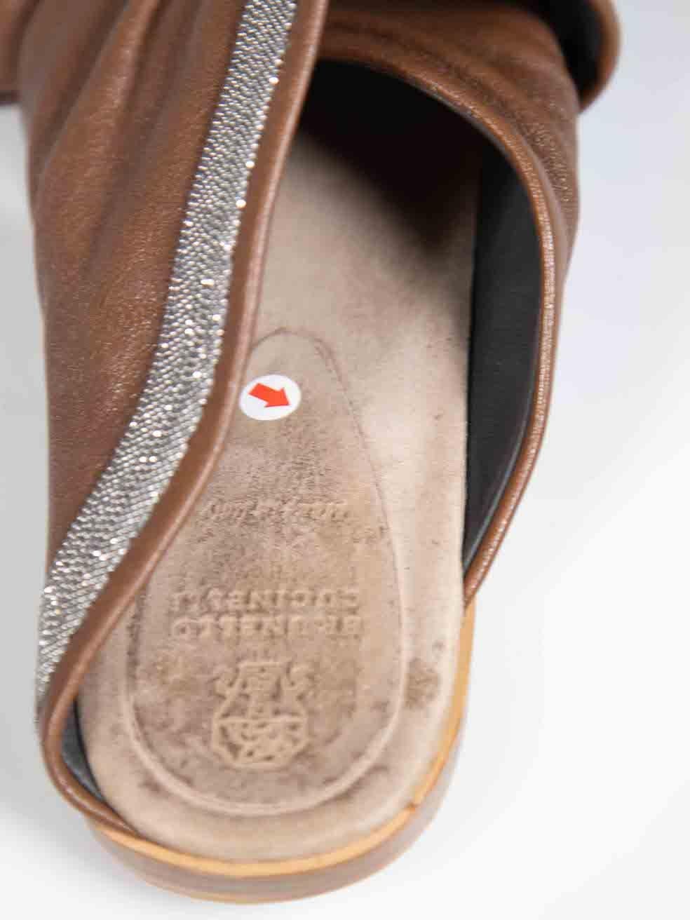 Brunello Cucinelli Slides en cuir marron avec perles Taille IT 40 en vente 1