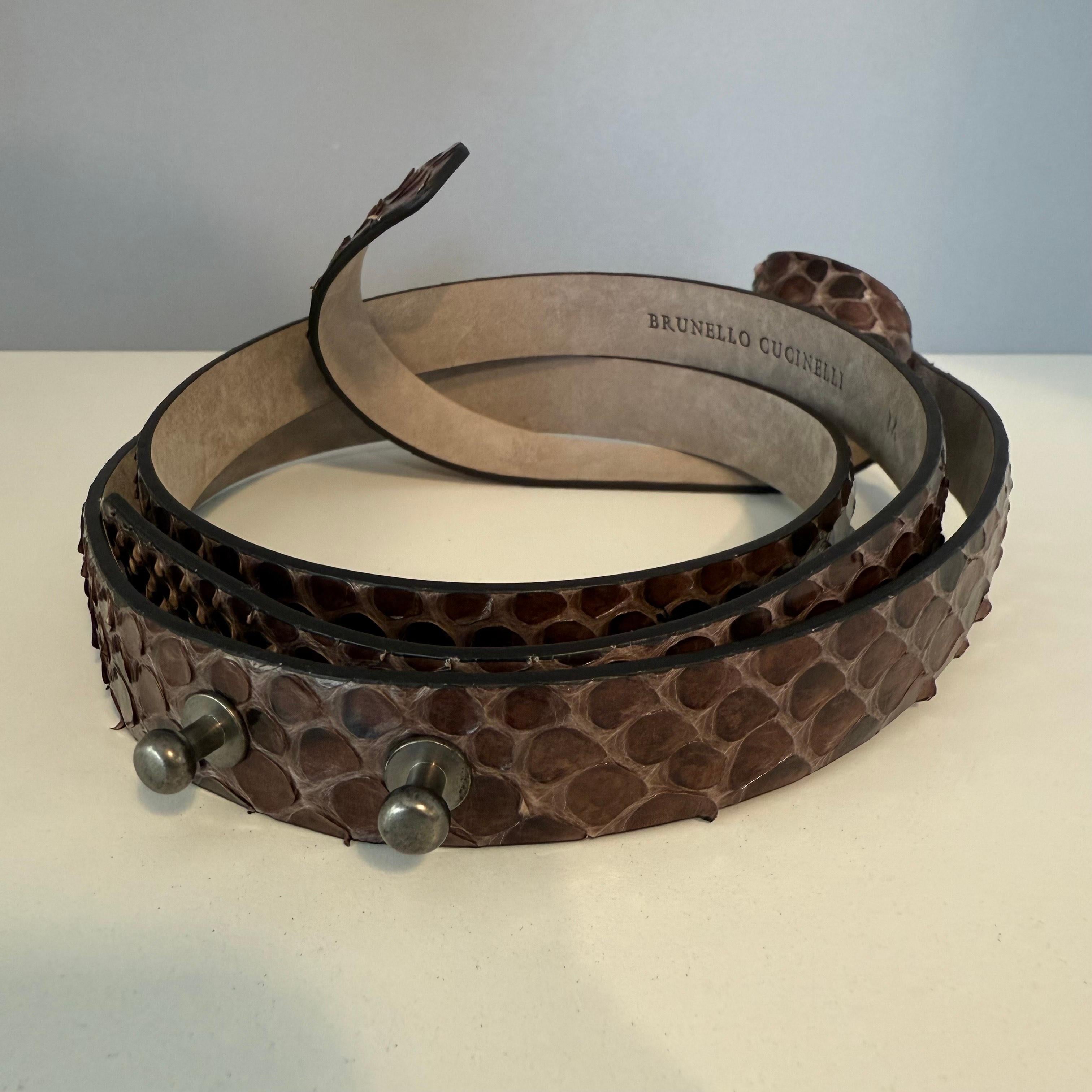 Ceinture à nœuds Brunello Cucinelli
Le vrai python
Couleur marron
Taille M
Fabriqué en Italie
Longueur totale cm 125 (49,2  pouces)
Livraison express mondiale incluse dans le prix !