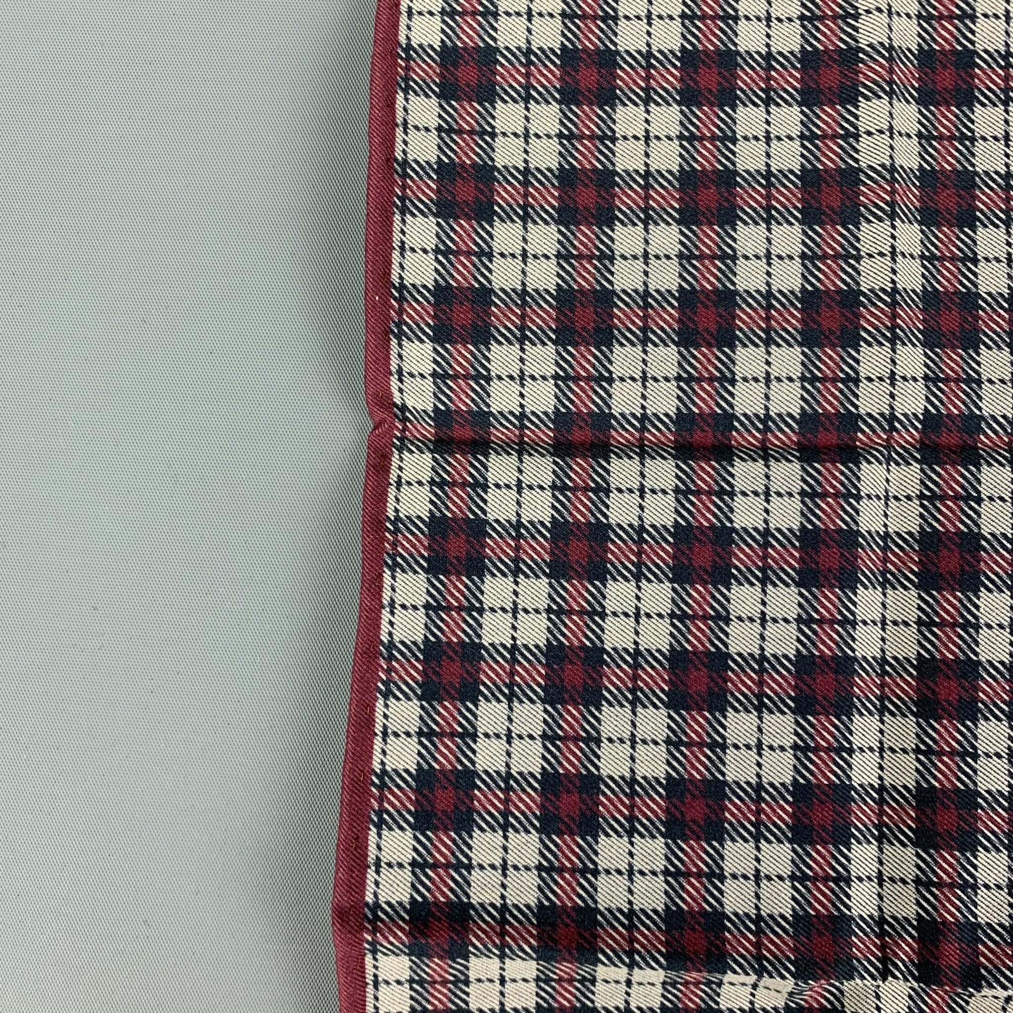 BRUNELLO CUCINELLI Einstecktuch aus burgunderroter und grauer Tartan-Baumwolle. Hergestellt in Italien.
Neu mit Tags.
 

Abmessungen: 
   13,5 Zoll  x 13,5 Zoll 
  
  
 
Sui Generis-Referenz: 121990
Kategorie: Einstecktuch
Mehr Details
    
Marke: 