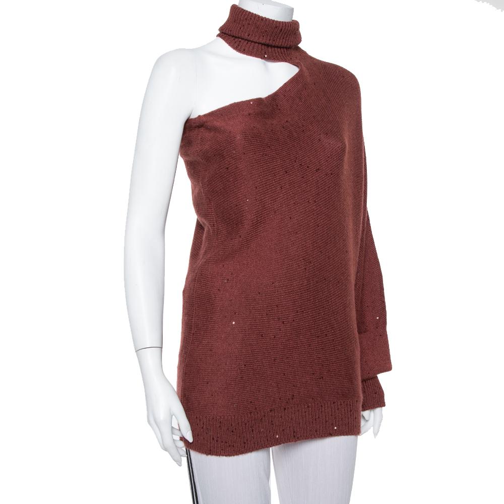Feel all the admiring glances coming your way when your wear Brunello Cucinelli's stunning off-shoulder pullover. The asymmetrical design and the turtle neck effortlessly complement each other. The creation is sprinkled with tonal sequins for a