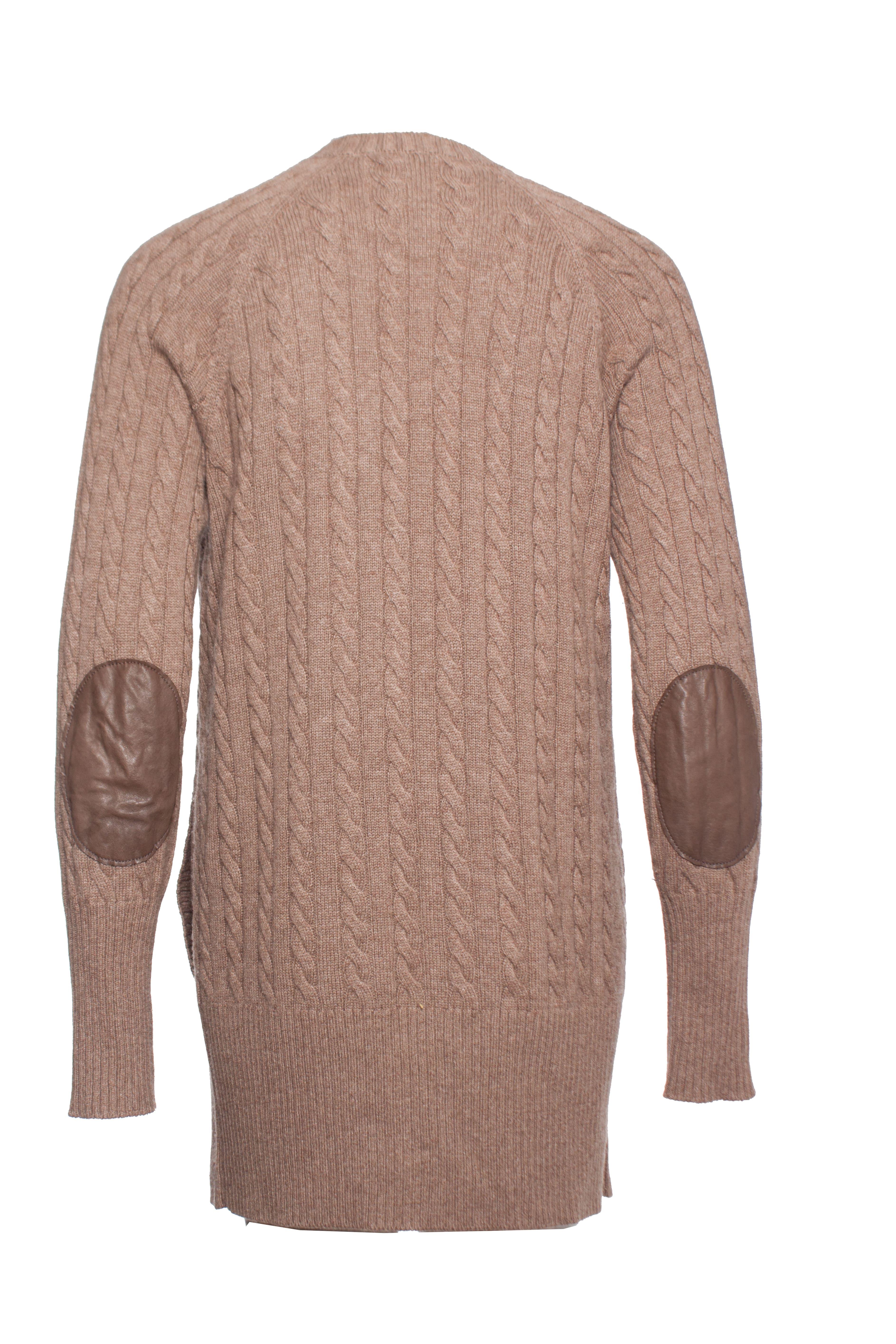 Brunello Cucinelli, cable cashmere cardigan in camel. This item is in very good condition.

• CONDITION: very good condition

• SIZE: M

• MEASUREMENTS: length 82 cm, width 50 cm, waist 45 cm, shoulder length 43 cm,

arm length 67 cm

• FABRIC: 100%