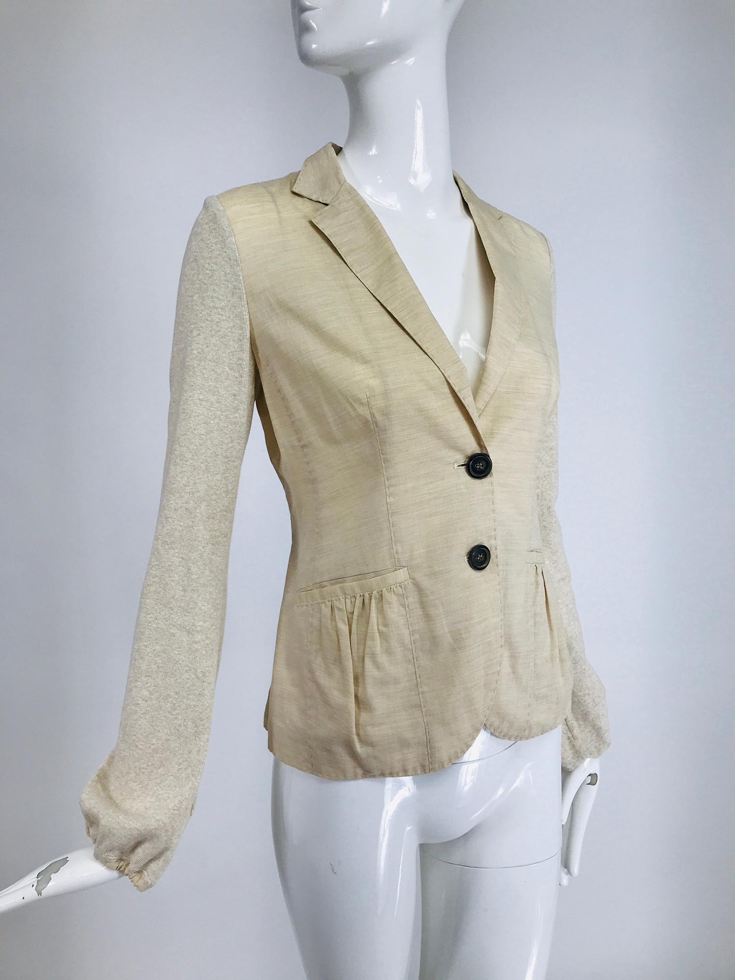 Brunello Cucinelli cream cotton & linen, fabric & knit button front jacket marked XS. Single breasted jacket  closes at the front with buttons, V neckline with narrow lapel collar. There are two hip front bellows pockets. The jacket is linen/cotton