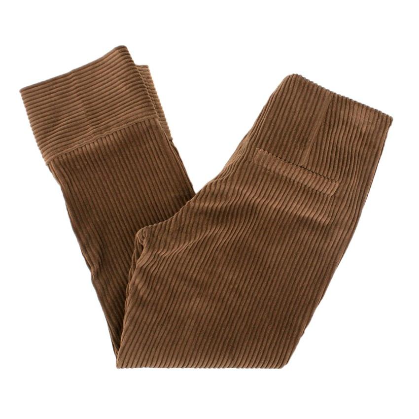 Brunello Cucinelli Brown Corduroy Cropped Pants.

- 100% Cotton, really soft & warm
- Concealed zip, button & hook front fastening 
- Cropped length with over sized hems
- Front side pockets
- Rear pockets

Please note, these items are pre-owned and