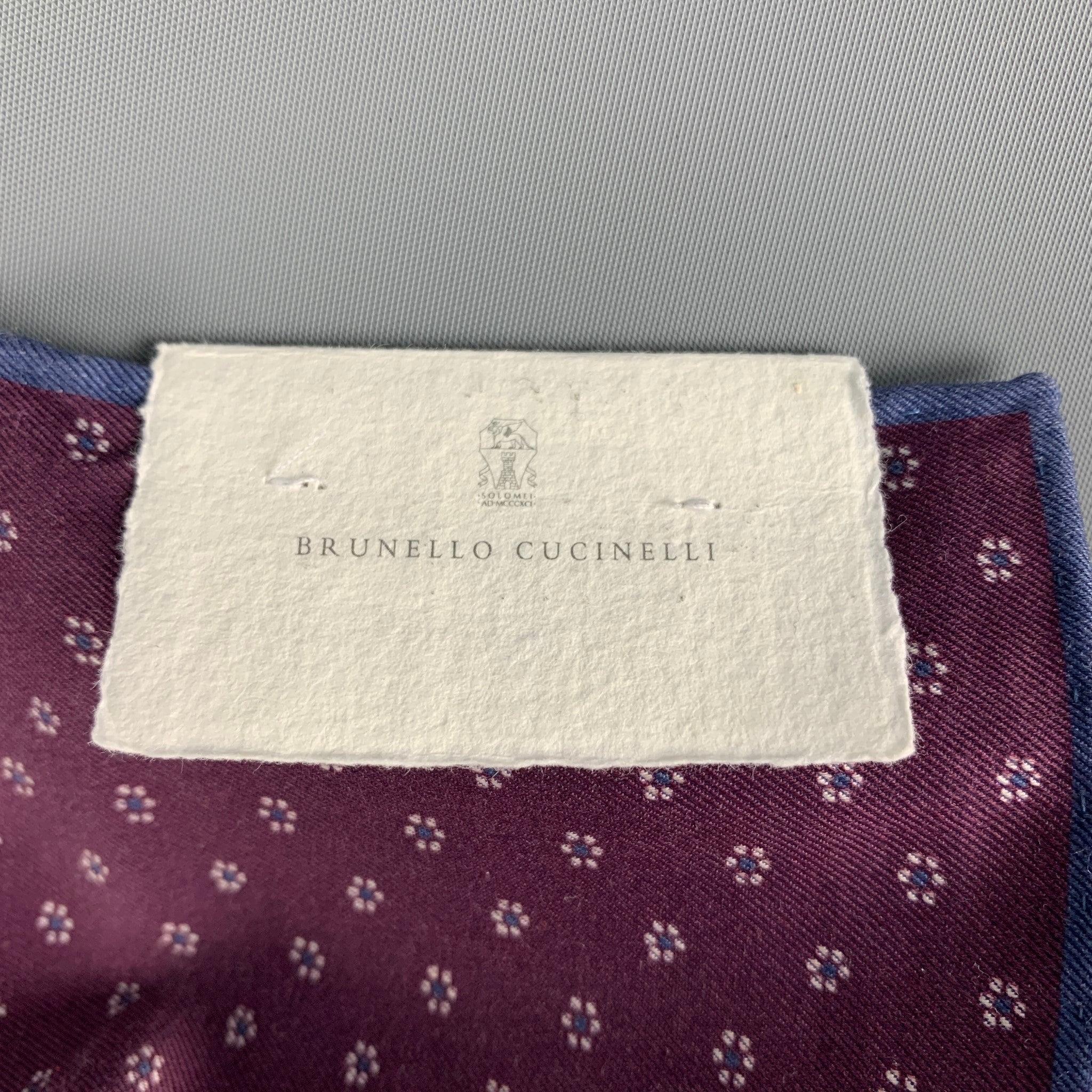 BRUNELLO CUCINELLI carré de poche en coton à fleurs bleu marine à motif aubergine en vente 1