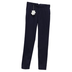 Pantalones Brunello Cucinelli de gabardina, corte italiano, de algodón azul marino