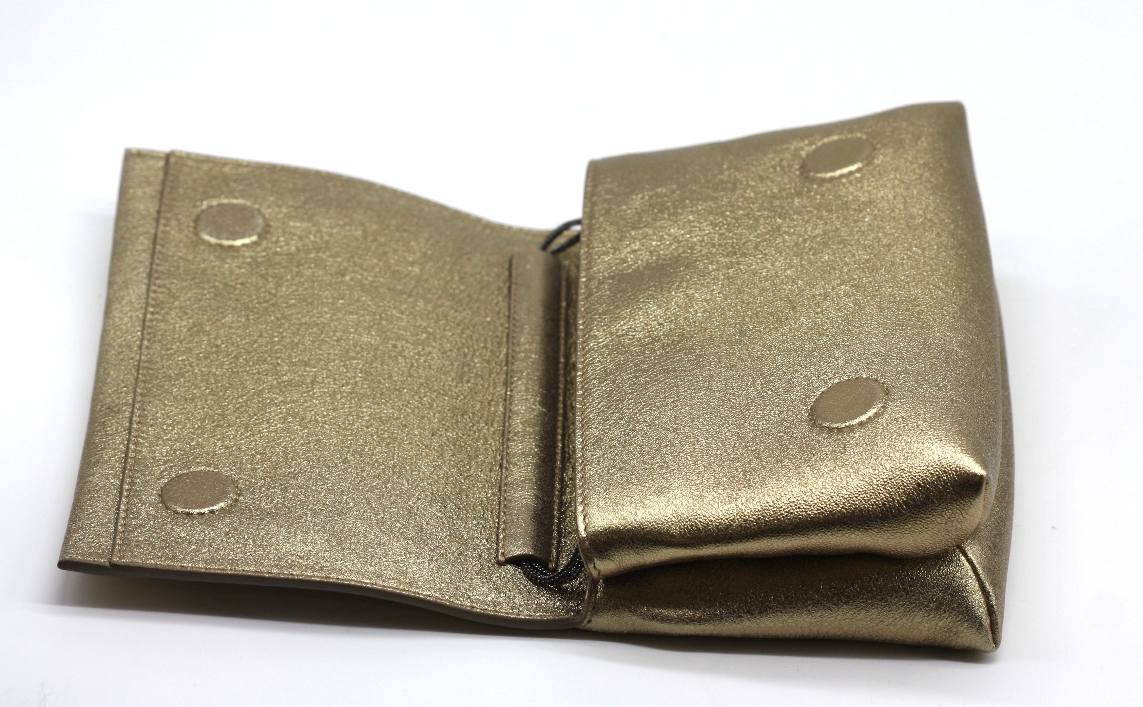 Brunello Cucinelli Gold Leather Evening Clutch für Damen oder Herren im Angebot