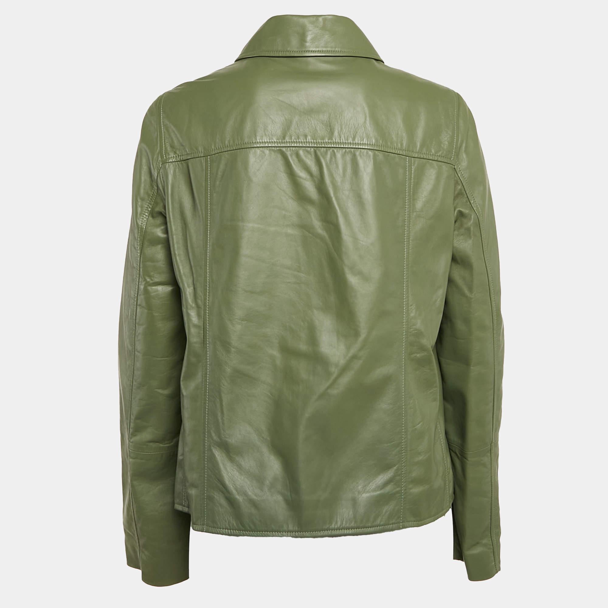 Infondi una dose extra di stile nel tuo abbigliamento con questa giacca di gran moda. Realizzato su misura con materiali di qualità  incarna un'atmosfera contemporanea ed è ricca di caratteristiche funzionali.