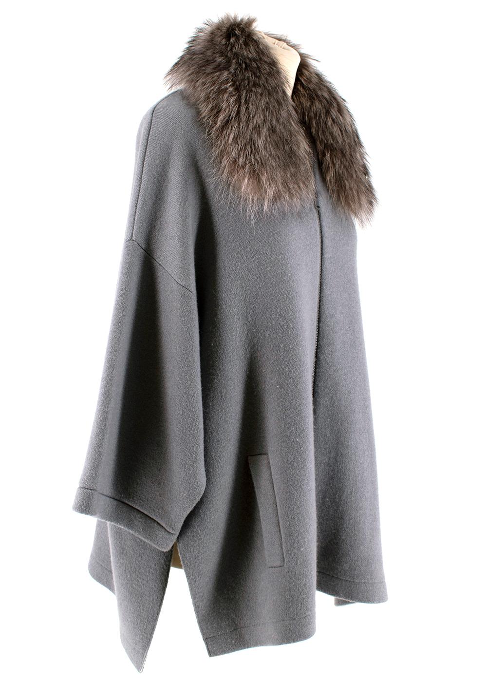 Brunello Cucinelli Grey Cashmere Knit Jacket with Raccoon Fur Collar

-Luxurious cashmere-blend
-Mid-weight, soft to touch
-Features removable Raccoon fur along the collar
-Slit detailing down the sides
-Double-zip fastening
-Two pockets at the