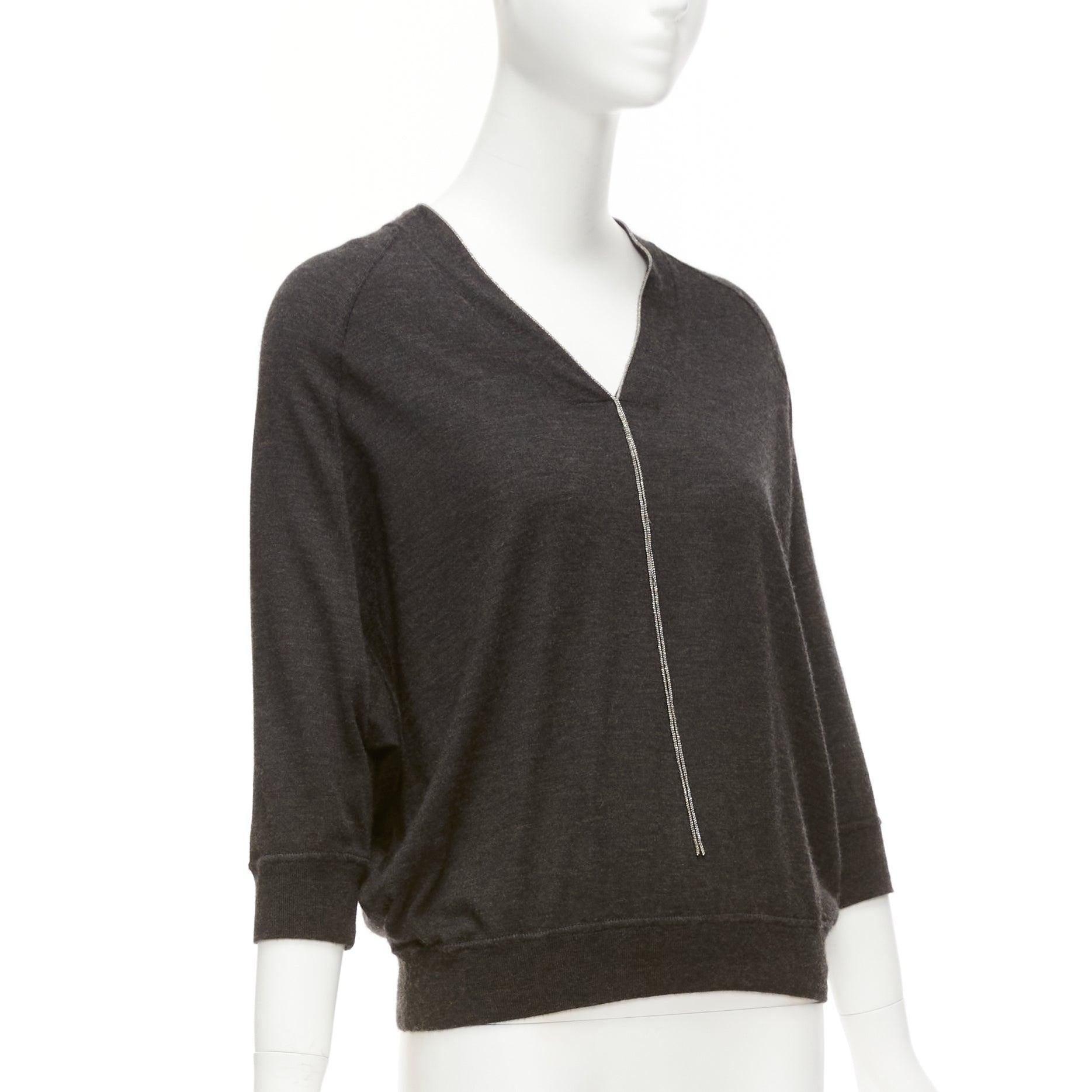 Nero Brunello Cucinelli grigio cashmere seta catena argento collo a V maglione XXS in vendita