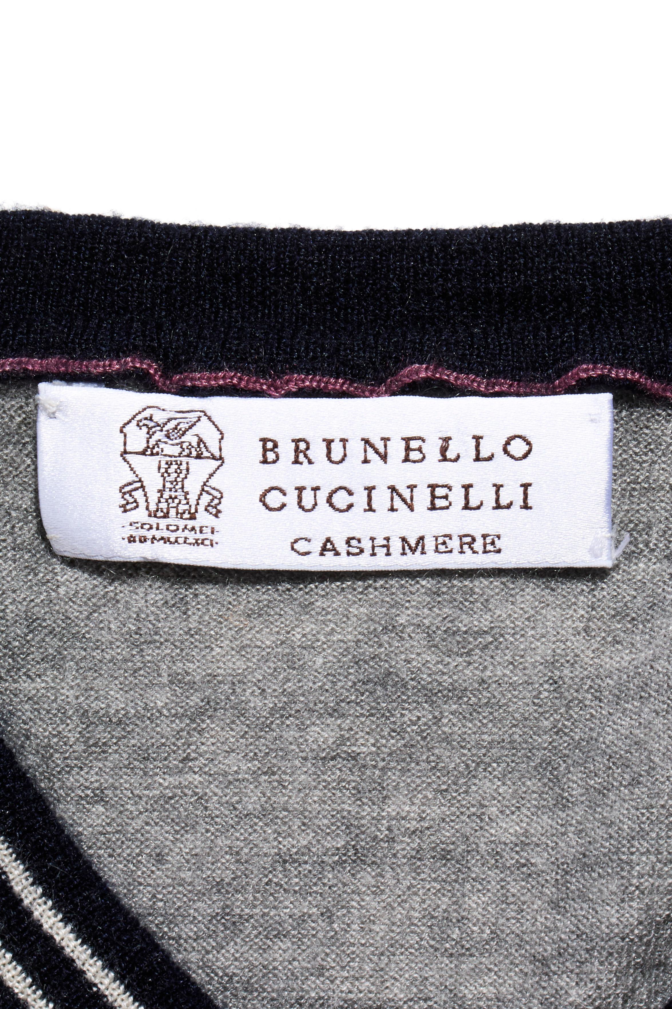 Brunello Cucinelli Grey Cashmere-Silk V-Neck Sweater, Made in Italy en vente 3