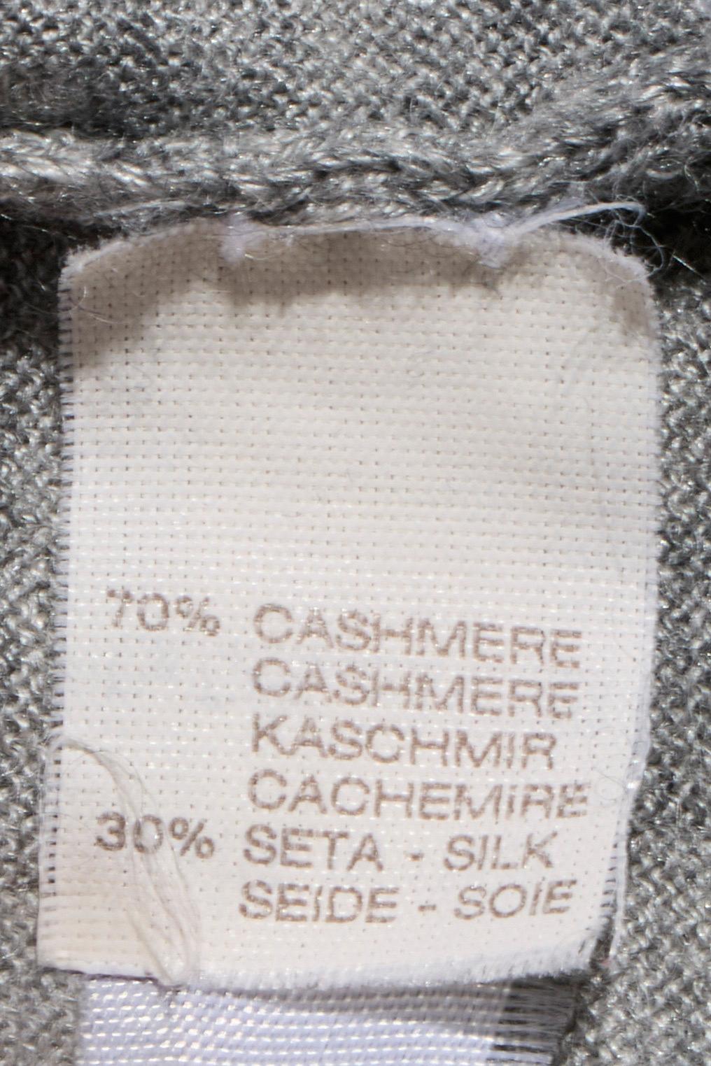 Brunello Cucinelli Grey Cashmere-Silk V-Neck Sweater, Made in Italy en vente 5