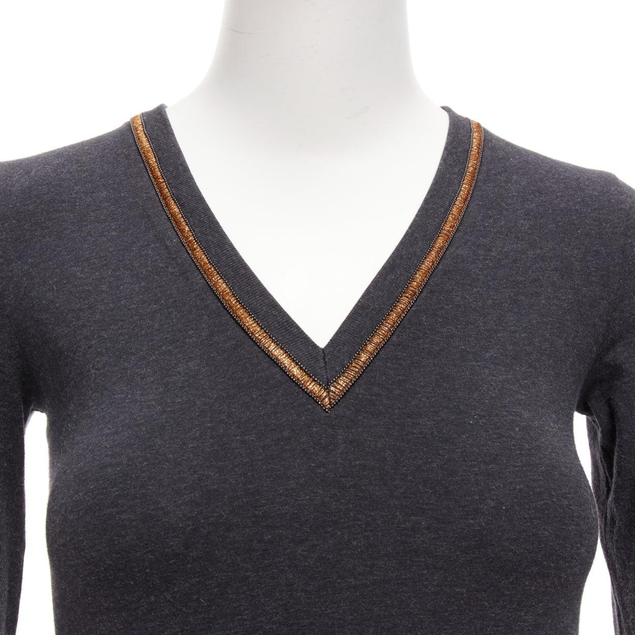 BRUNELLO CUCINELLI grey cotton blend gold foil v neck sweater top XXS
Reference: EALU/A00010
Brand: Brunello Cucinelli
Material: Cotton, Blend
Color: Grey, Gold
Pattern: Solid
Closure: Pullover
Made in: Italy

CONDITION:
Condition: Excellent, this