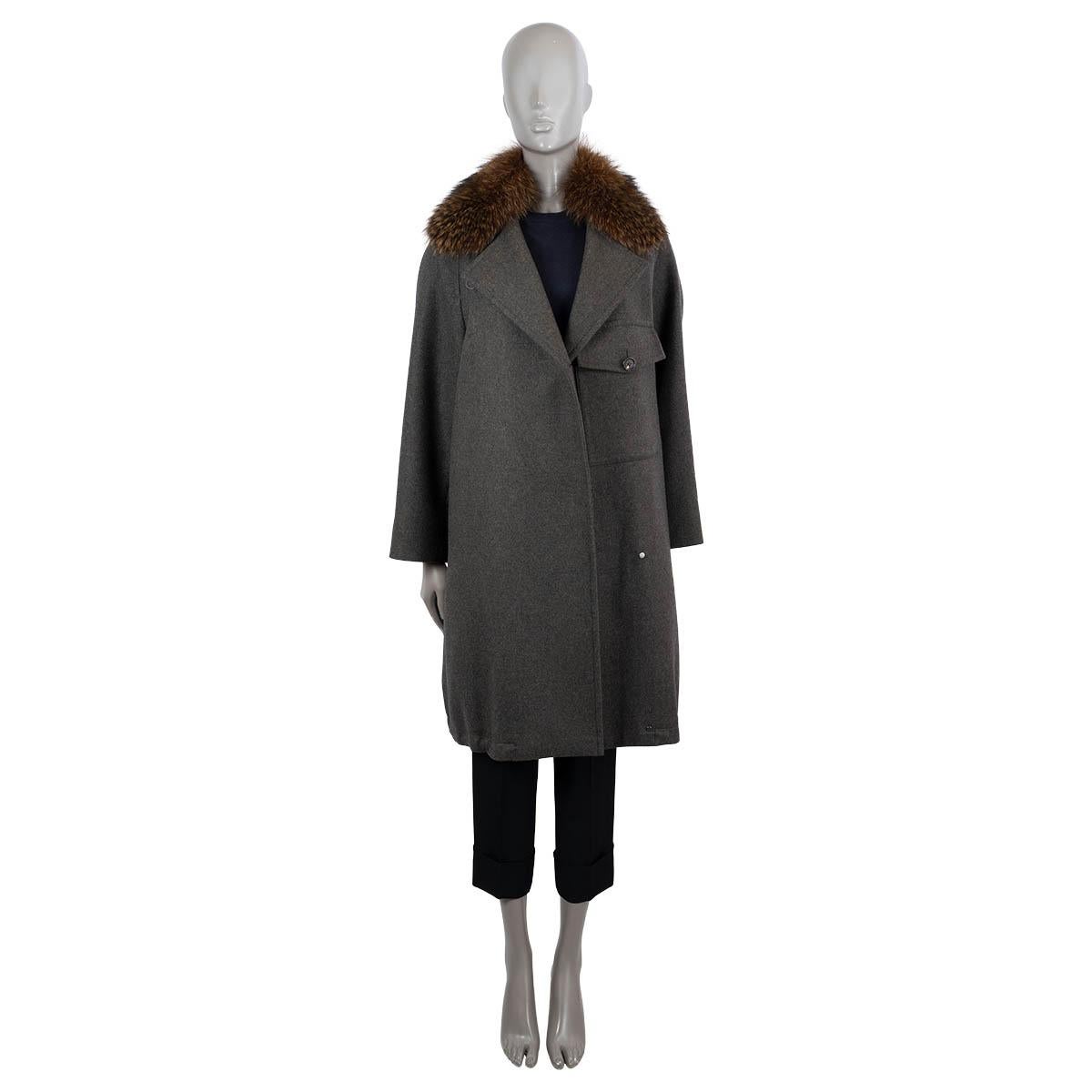 100% authentic Brunello Cucinelli asymmetric oversized fur trim coat in dark grey, brown and olive green cashmere (100%). The design features a detachable fur trim collar, a flap pocket on the chest and drawstring on the bottom hem. Closes with one