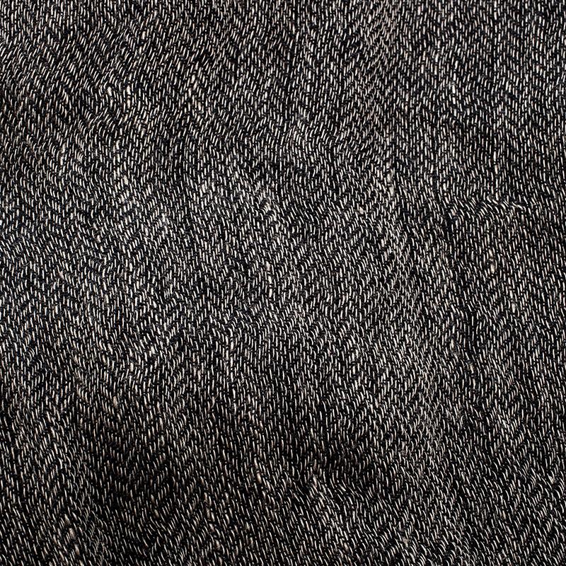 Brunello Cucinelli Grey Herringbone Weave Chevron Pattern Linen Scarf im Zustand „Neu“ in Dubai, Al Qouz 2