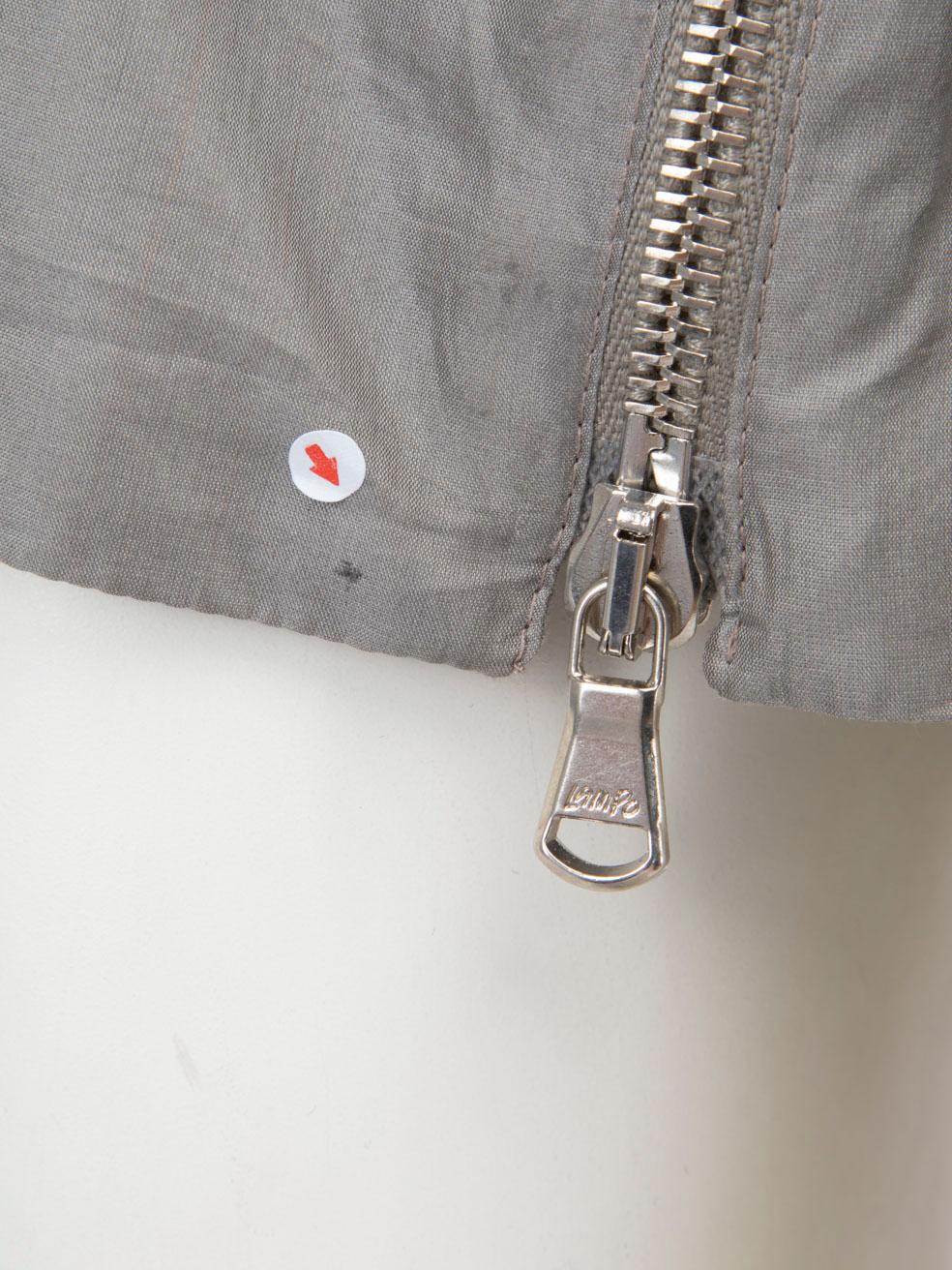 Brunello Cucinelli Chaqueta gris con capucha y cordón Talla M en Bueno estado para la venta en London, GB