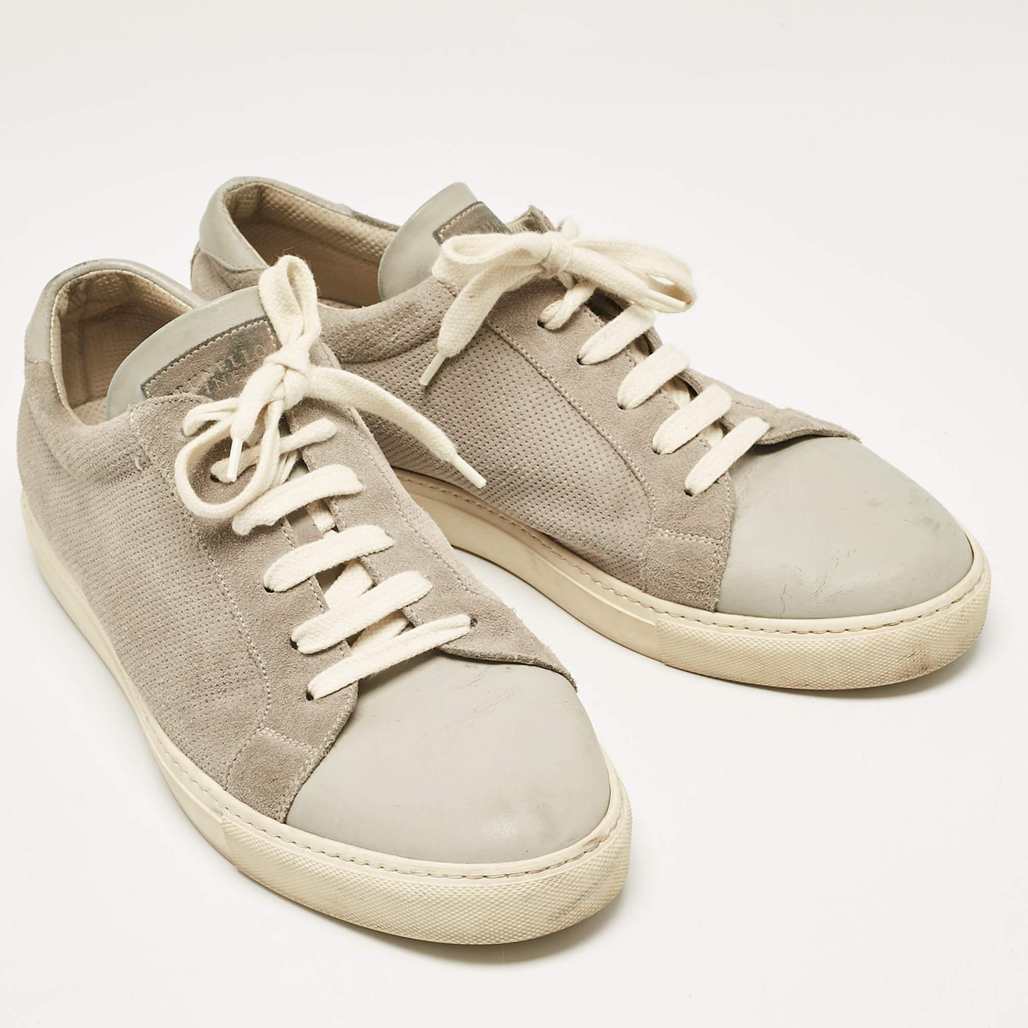 Brunello Cucinelli Grey Leather and Suede Low Top Sneakers Size 44 In Fair Condition In Dubai, Al Qouz 2