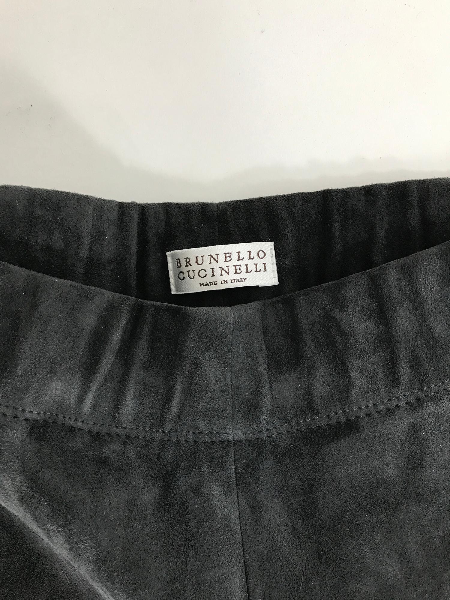 Brunello Cucinelli grey suede stretch leggings. Pull on leggings in the softest suede with a cased elastic waist. Marked size 4.

     In excellent wearable condition.  All our clothing is dry cleaned and inspected for condition and is ready to