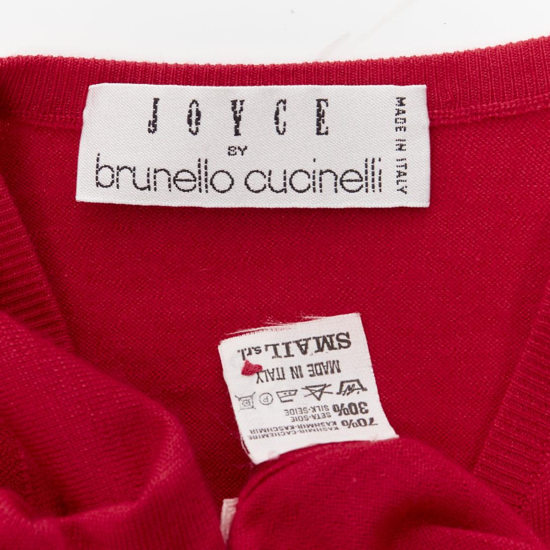 BRUNELLO CUCINELLI JOYCE Pull à épaules dénudées boutonné en cachemire rouge S en vente 3