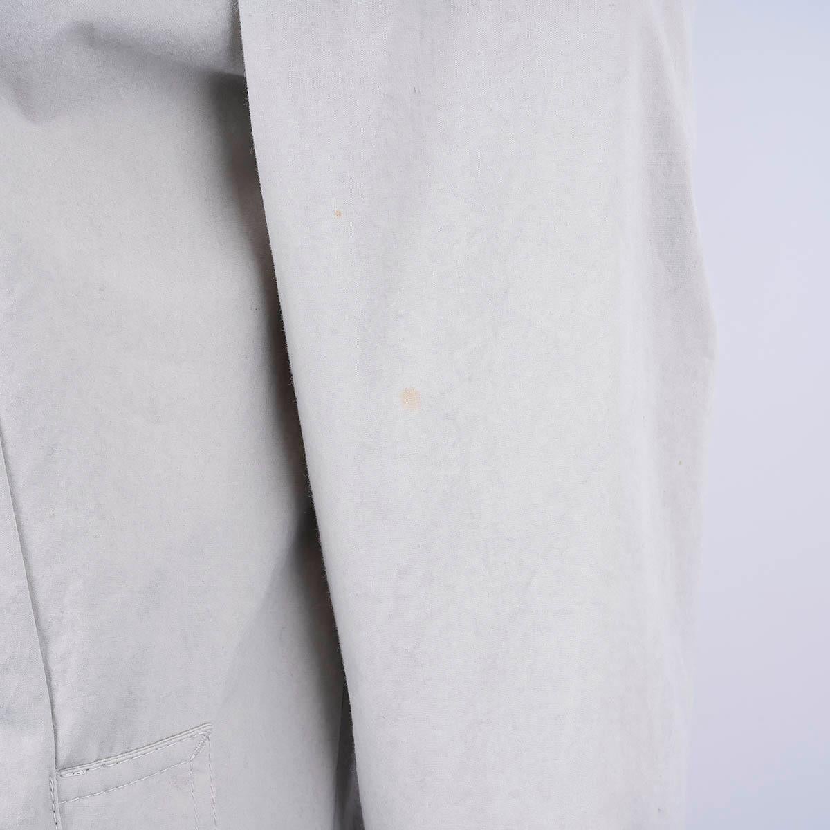 BRUNELLO CUCINELLI Veste de style imperméable en coton gris clair 44 L en vente 3