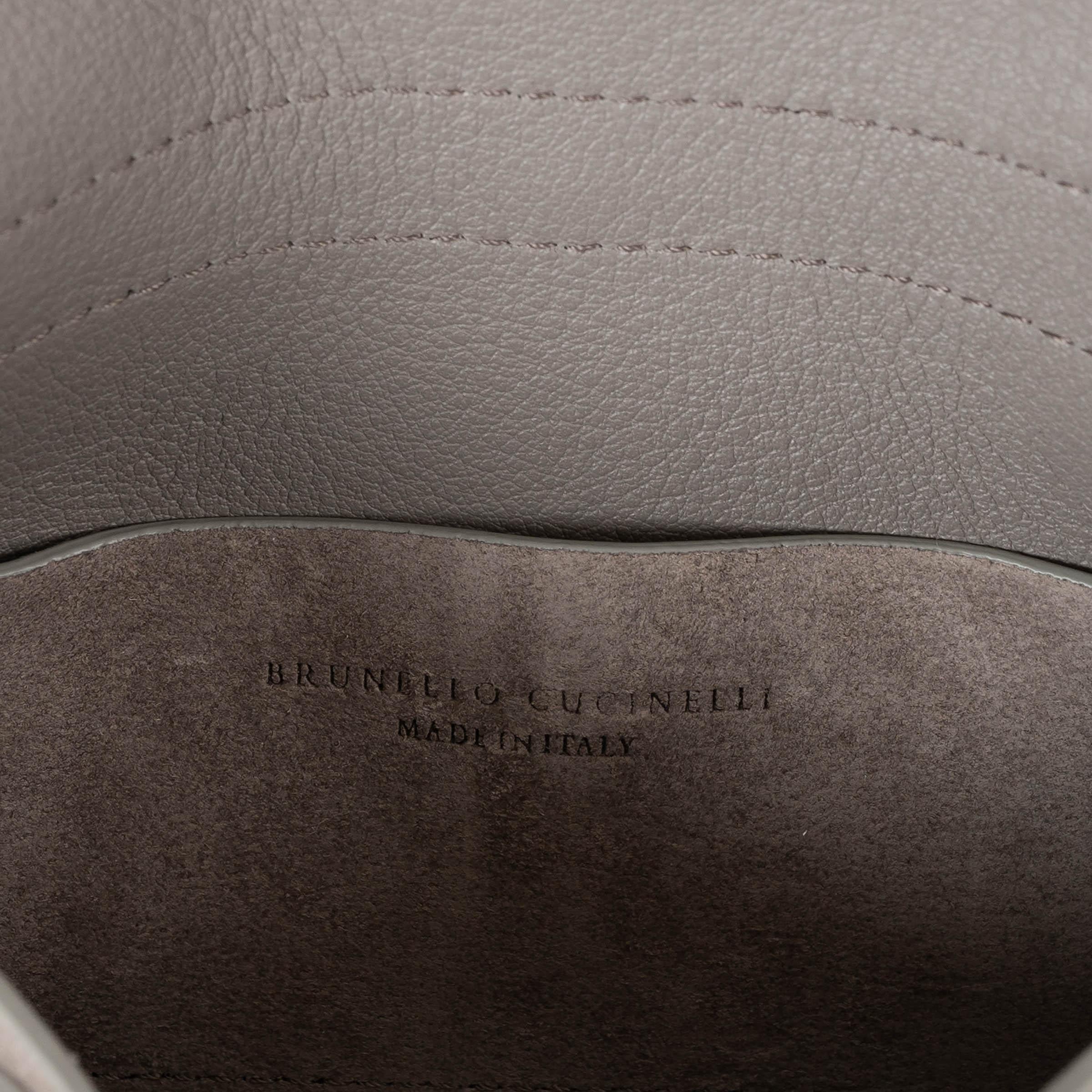BRUNELLO CUCINELLI Hellgraue Umhängetasche aus Wildleder 2025 DUO ENVELOPE Umhängetasche Clutch Damen im Angebot