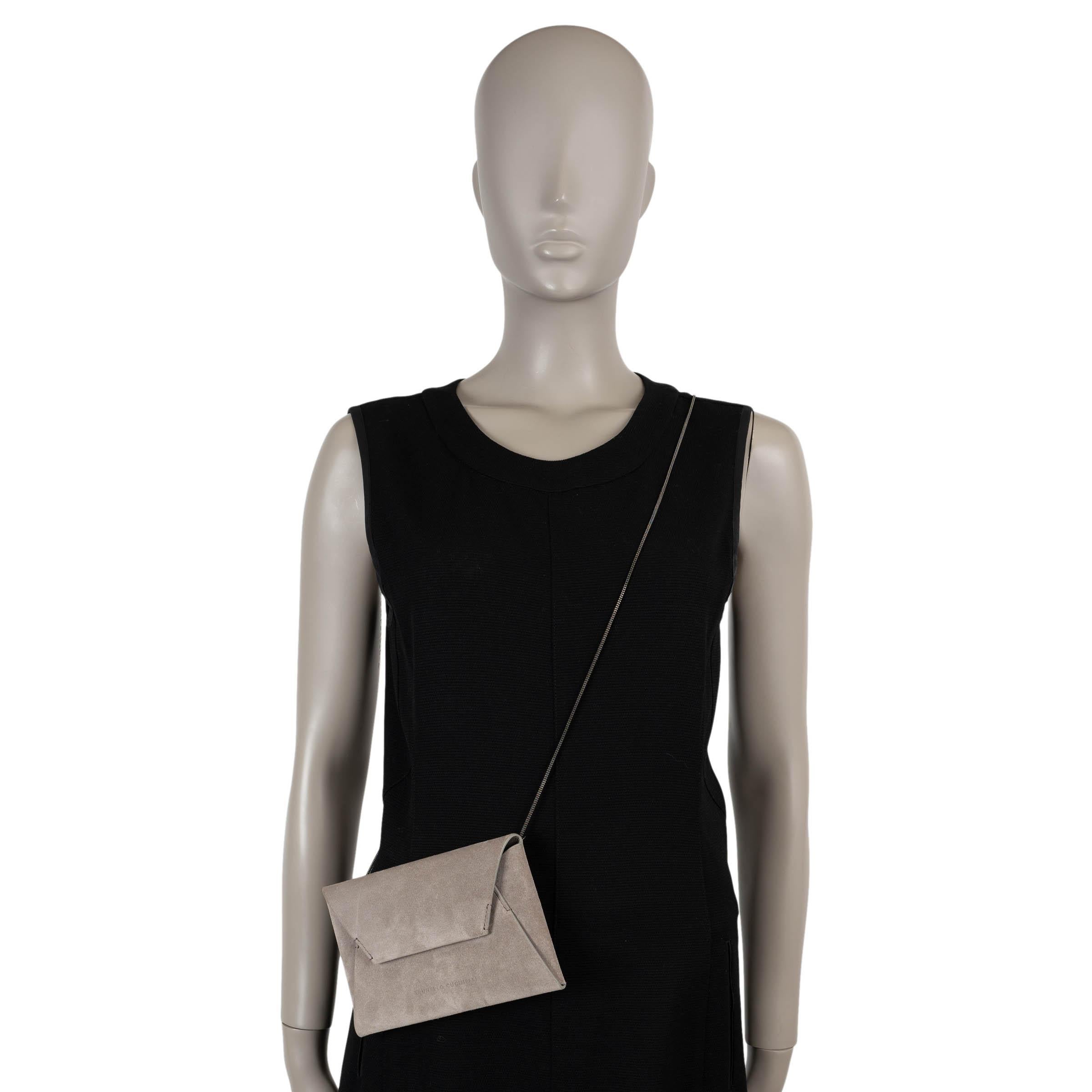 BRUNELLO CUCINELLI Hellgraue Umhängetasche aus Wildleder 2025 DUO ENVELOPE Umhängetasche Clutch im Angebot 2