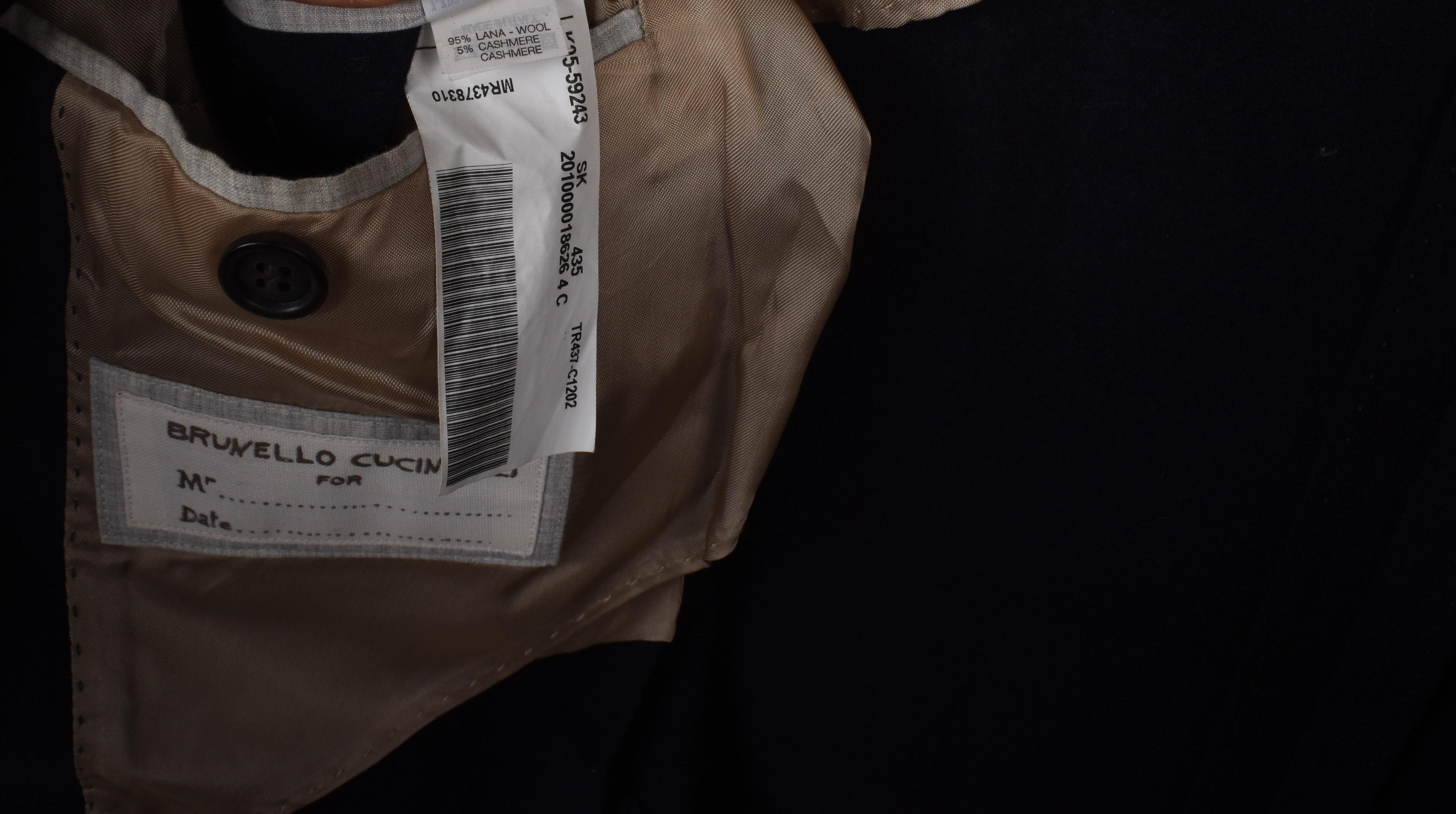 Consultez mes autres annonces. A beaucoup d'autres vêtements de marque à vendre. Ouvert à toutes les offres.
L'article mis en vente est 100% authentique Brunello Cucinelli Check Blazer Men Jacket, S1759, VISHE4
Couleur : Bleu/vert bicolore
(La