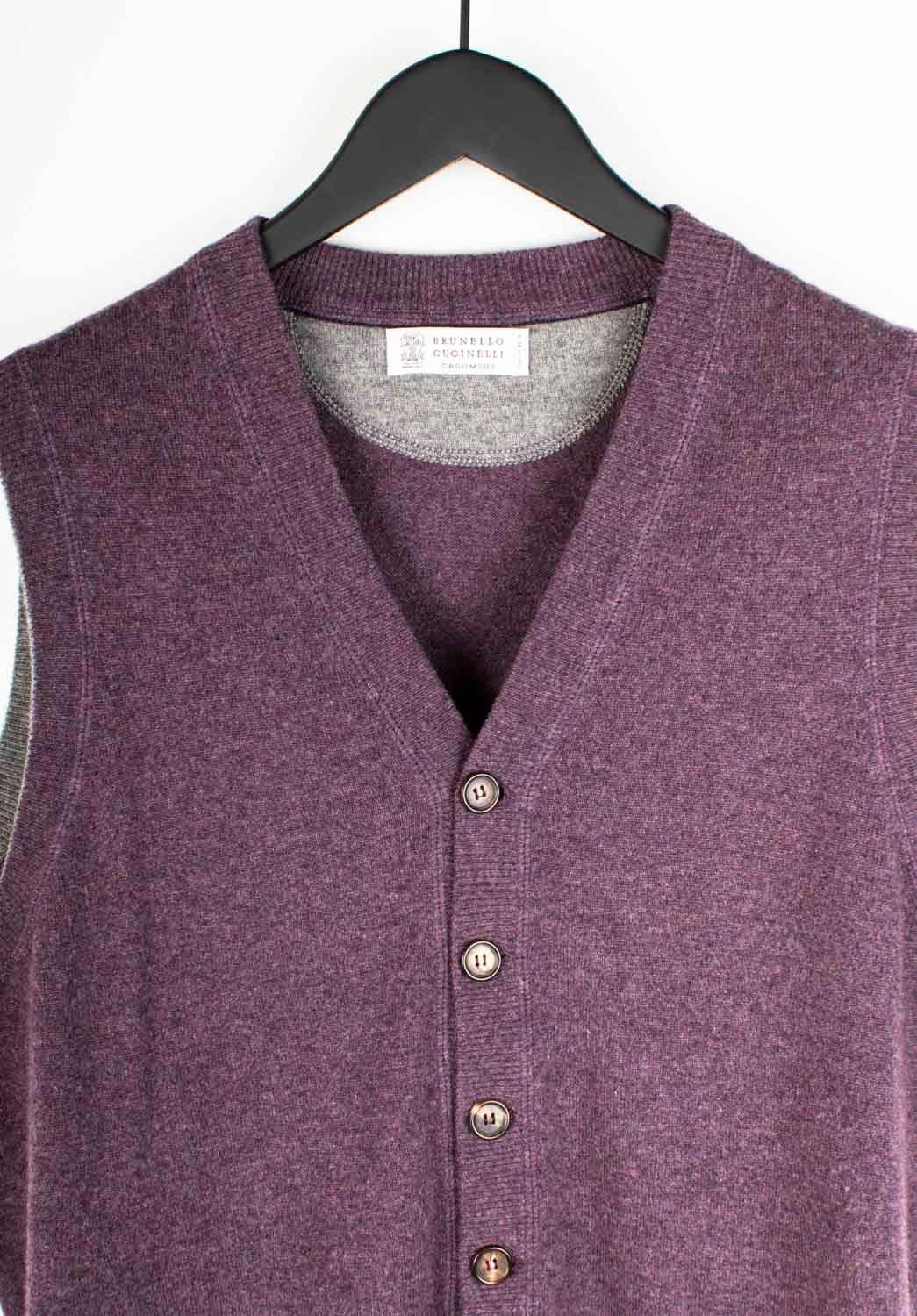 Compruebe mis otros listados. Tiene a la venta mucha más ropa de diseño. Abierto a cualquier oferta.
Artículo en venta 100% auténtico Brunello Cucinelli Rebeca Chaleco Hombre, S1361, DE4
Color: morado
(El color real puede variar un poco debido a la