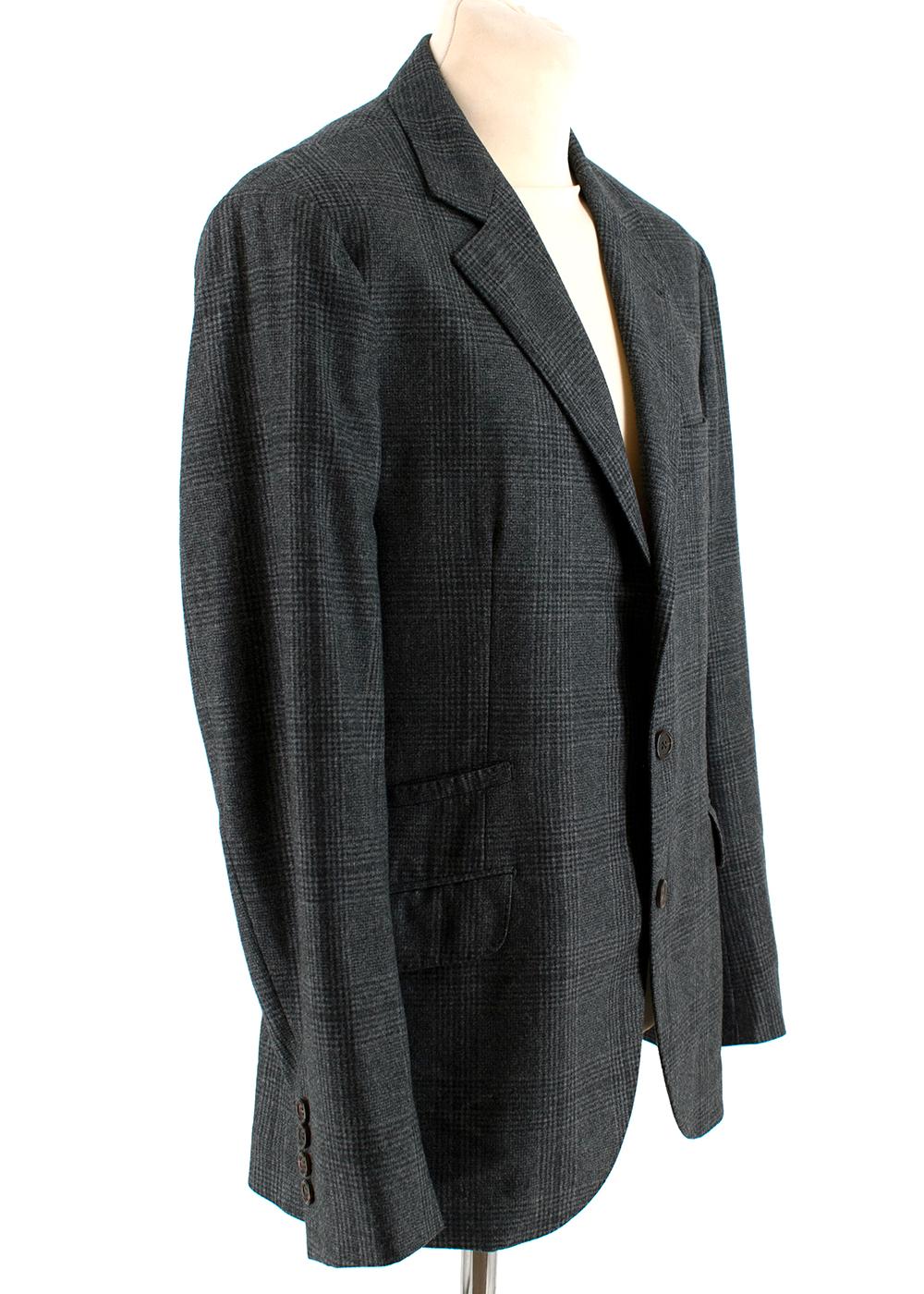 Brunello Cucinelli Mens Woven Blazer

- Tailored jacket with a woven mix of wool, cashmere and silk.

- Featuring a revere collar and pencil pockets, semi-lined in brown silk

-Slip pocket on the chest

- Fastened with 3 button

-Notch lapels,