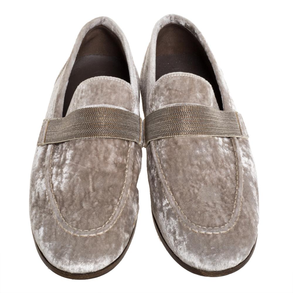 Brunello Cucinelli shoes will definitely make it to your most coveted item in your closet. These smoking slippers have a slip-on style, a metallic beige exterior crafted from luxurious velvet and round toes. They have bands detailed on the vamps and