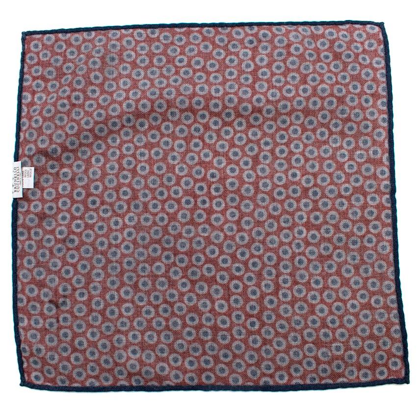 Brunello Cucinelli Multi Polka Dot Wool Pocket Square
 
 - Navy & red pocket square
 - Multi polka dot print
 - Rolled edges
 - 100% wool
 
 Please note, these items are pre-owned and may show some signs of storage, even when unworn and unused. This