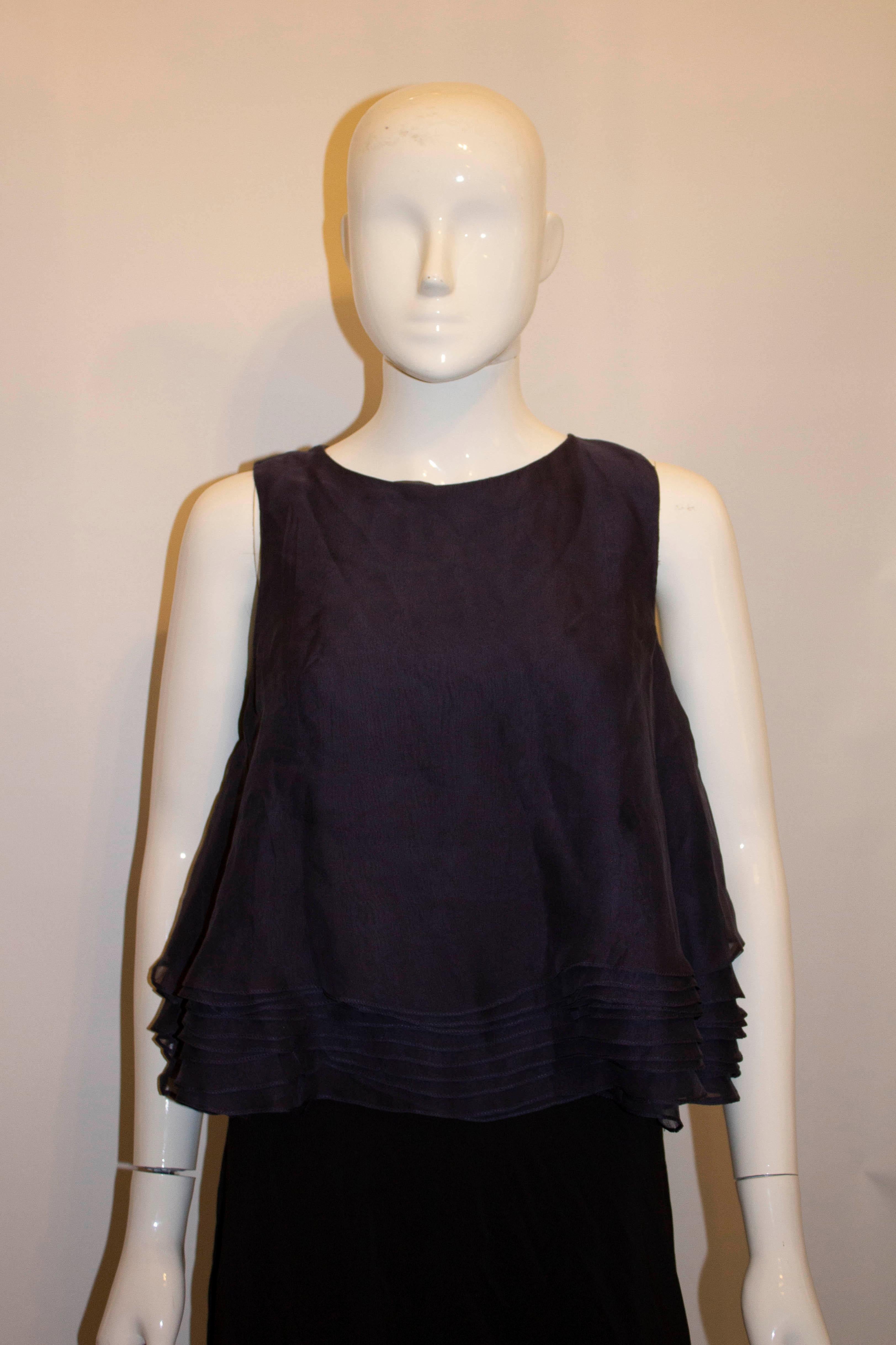 Brunello Cucinelli Navy Silk Top In Good Condition For Sale In London, GB
