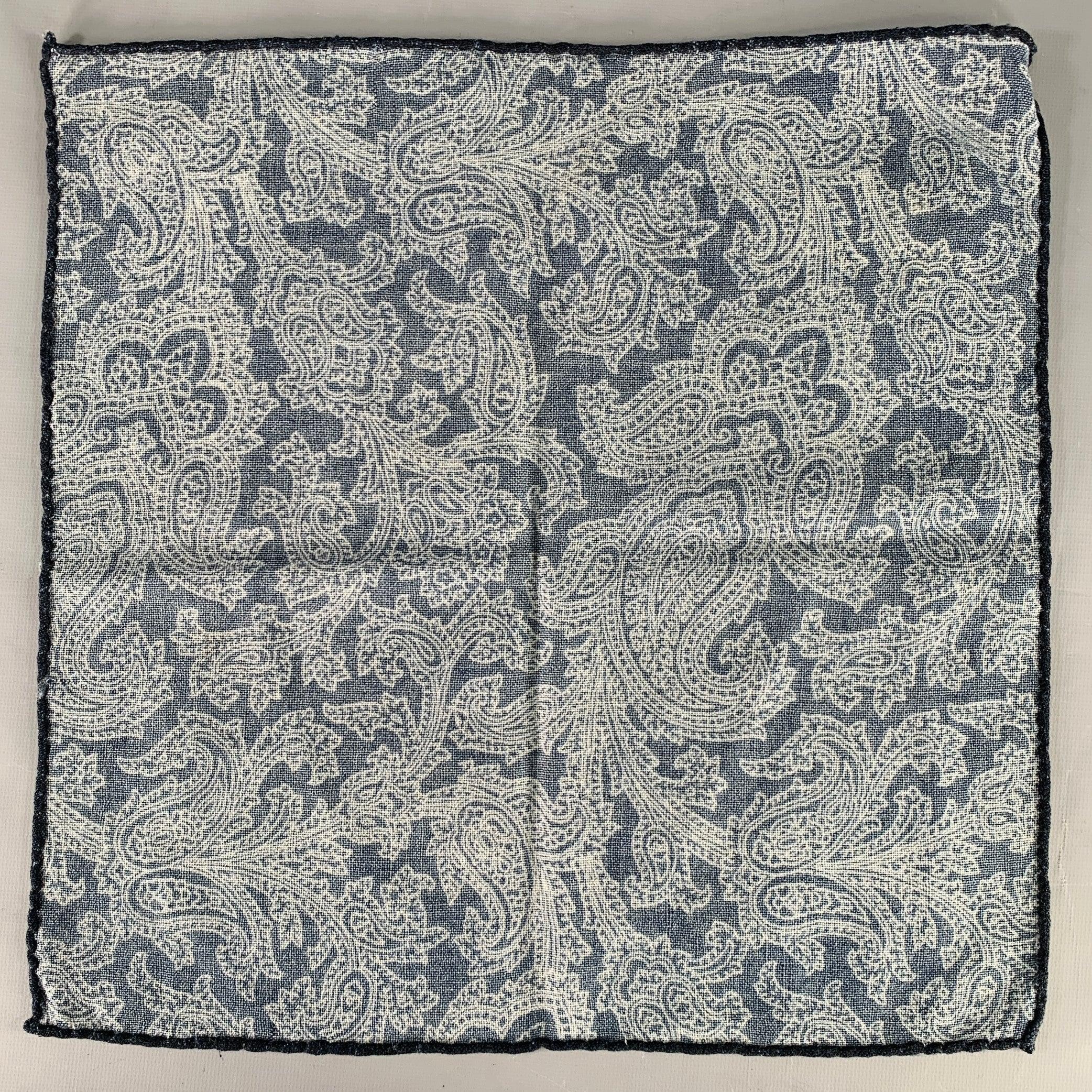 BRUNELLO CUCINELLI pocket square
in a navy and white woven fabric featuring a paisley pattern and hand rolled edges.Very Good Pre-Owned Condition. Brand tag removed by previous owner. 

Measurements: 
  15 inches  x 14.5 inches 
  
  
 
Sui Generis