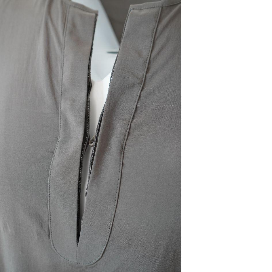 Camicetta a maniche lunghe Brunello Cucinelli Olive
Taglia M 
Busto 41 
Vita 41